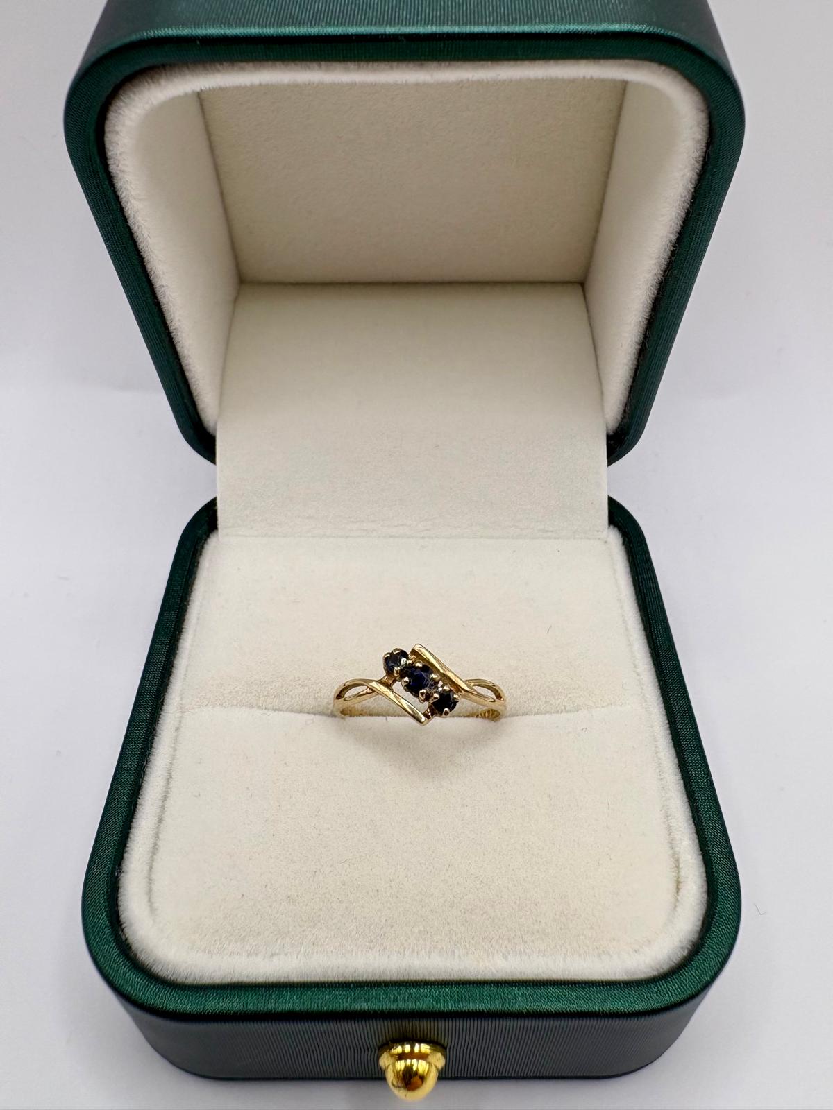 9ct gold sapphire ring