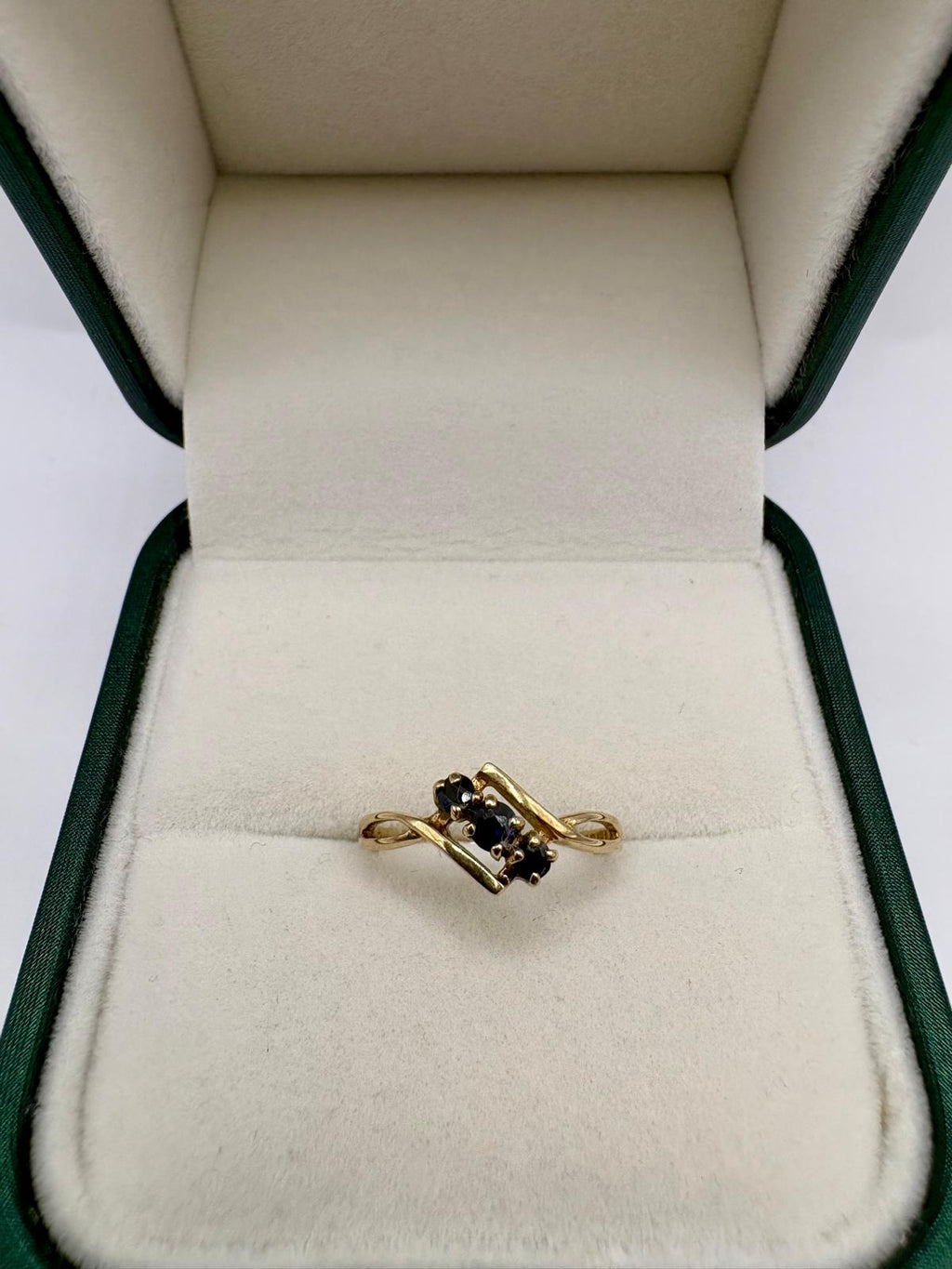 9ct gold sapphire ring