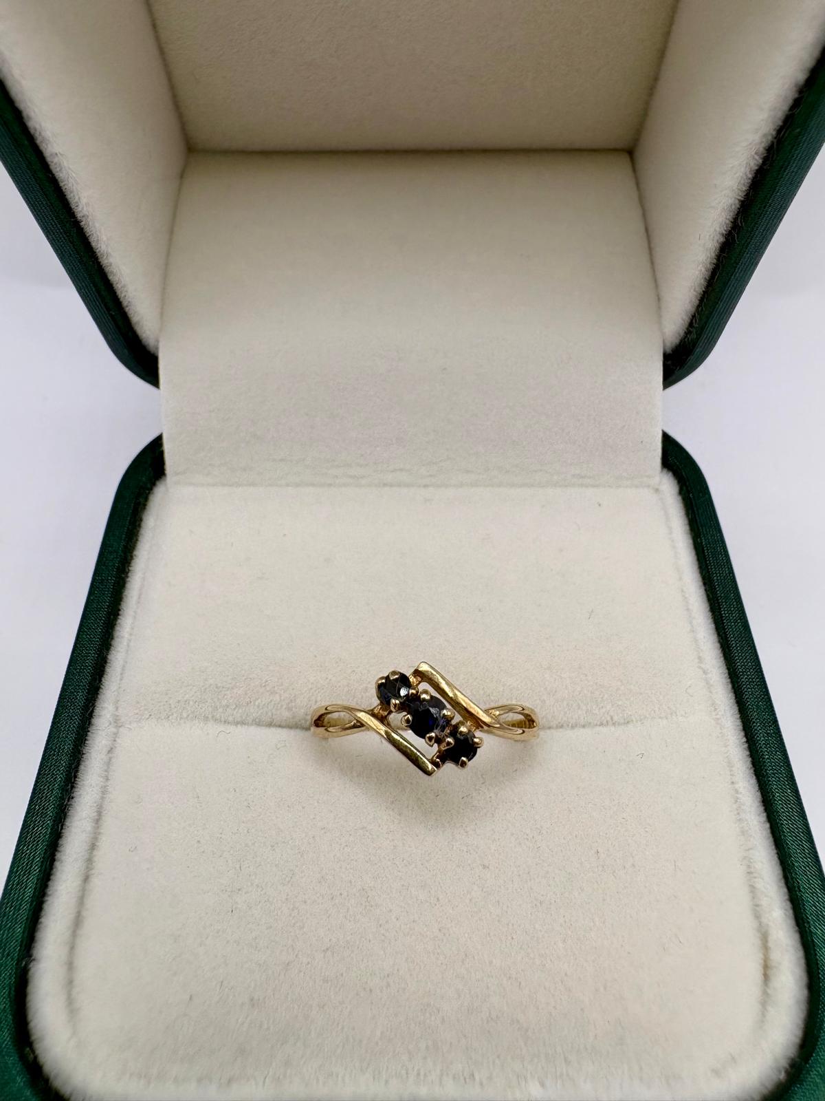 9ct gold sapphire ring