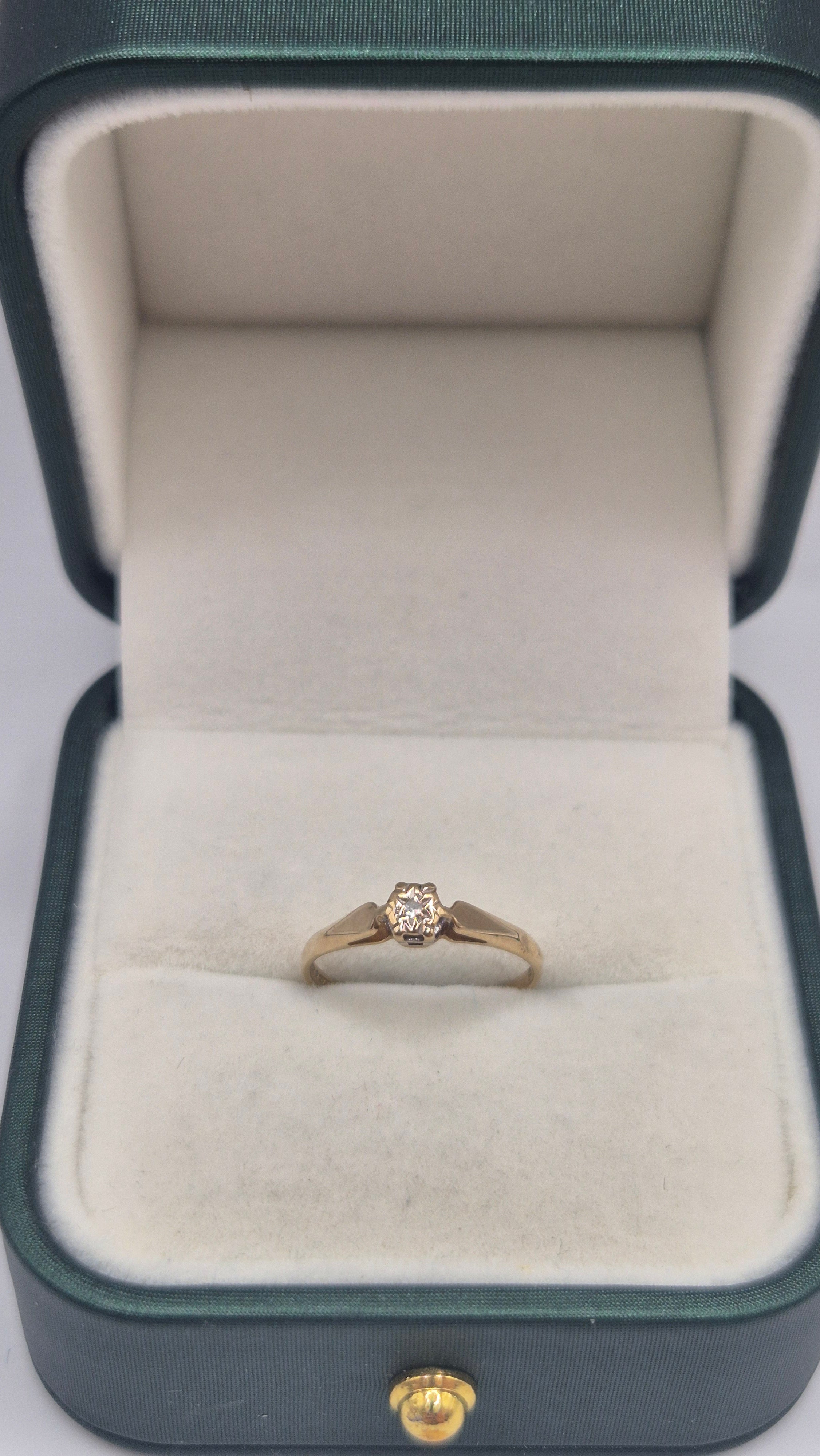 9ct gold diamond ring