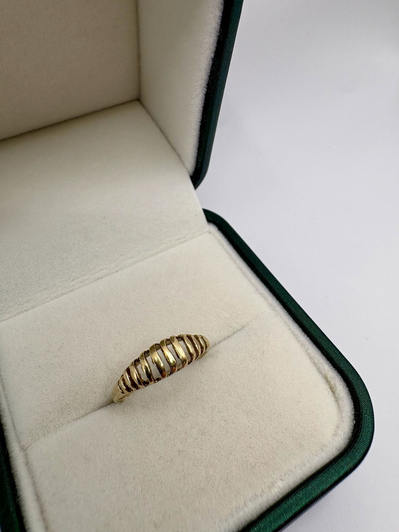 9ct gold croissant style ring