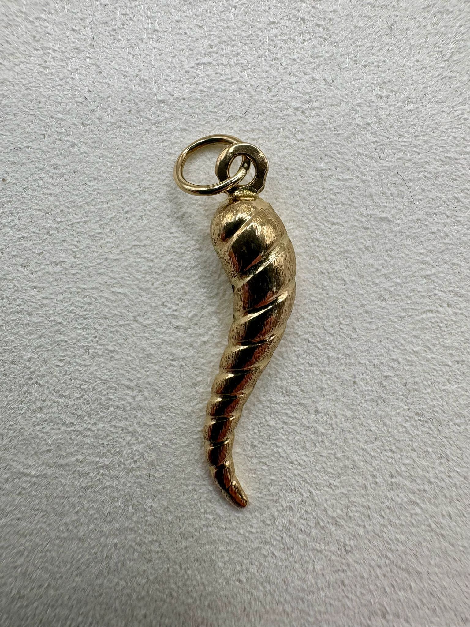 9ct gold horn of life pendant