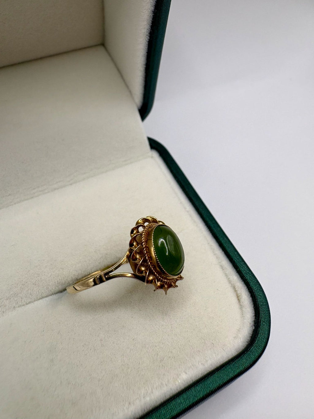 9ct gold jade ring