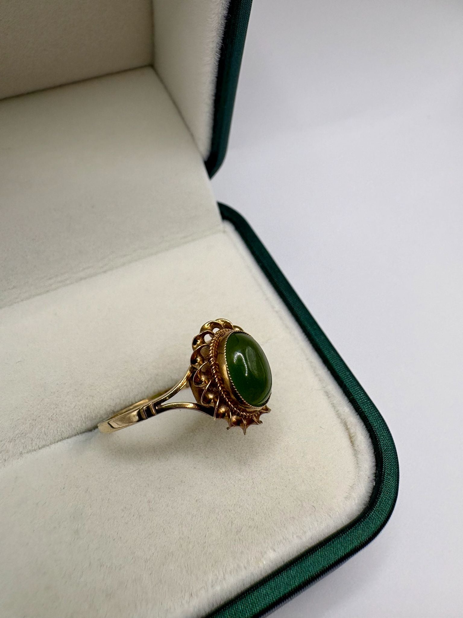 9ct gold jade ring