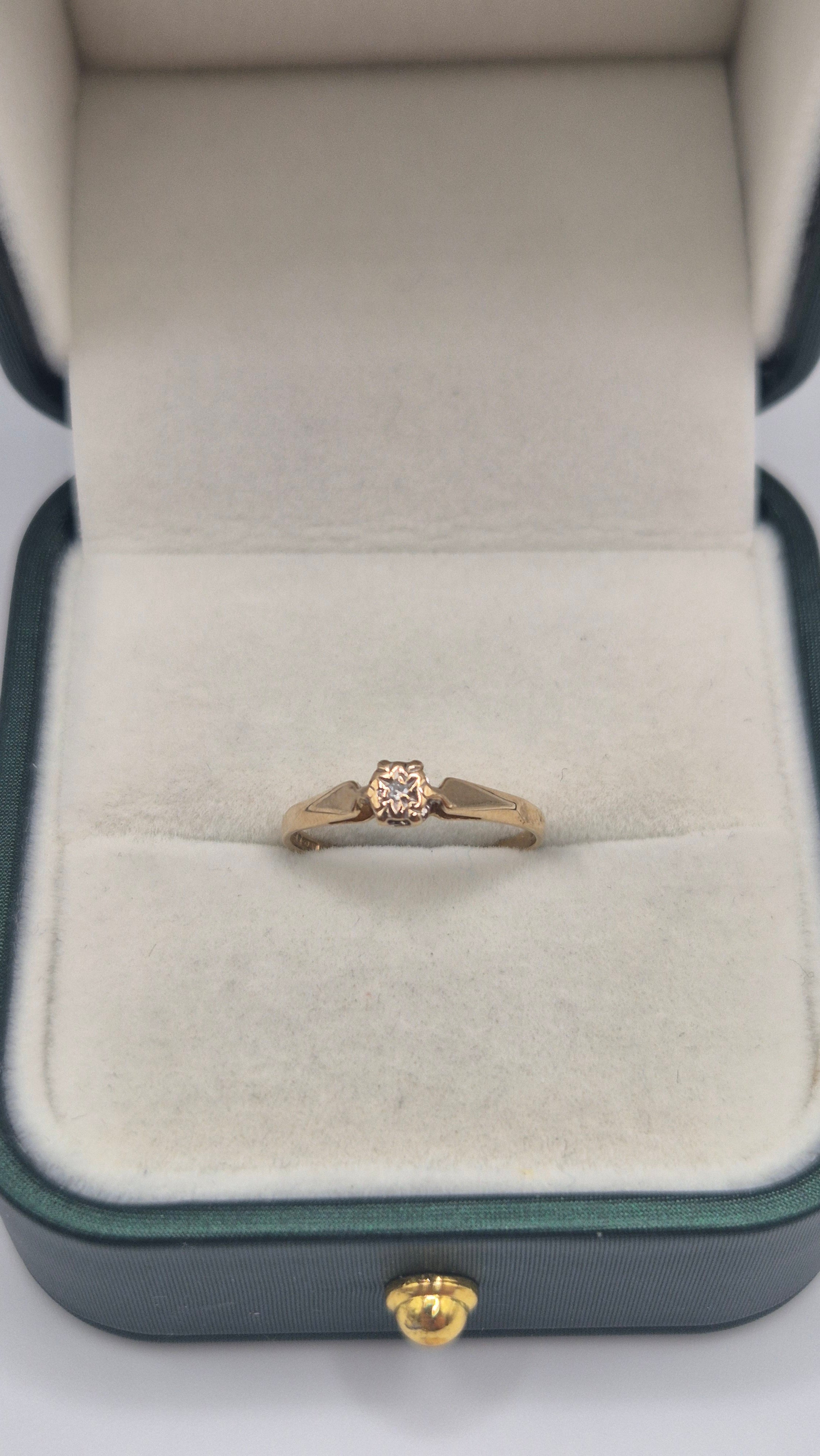 9ct gold diamond ring