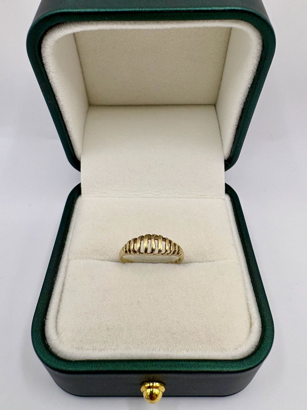 9ct gold croissant style ring