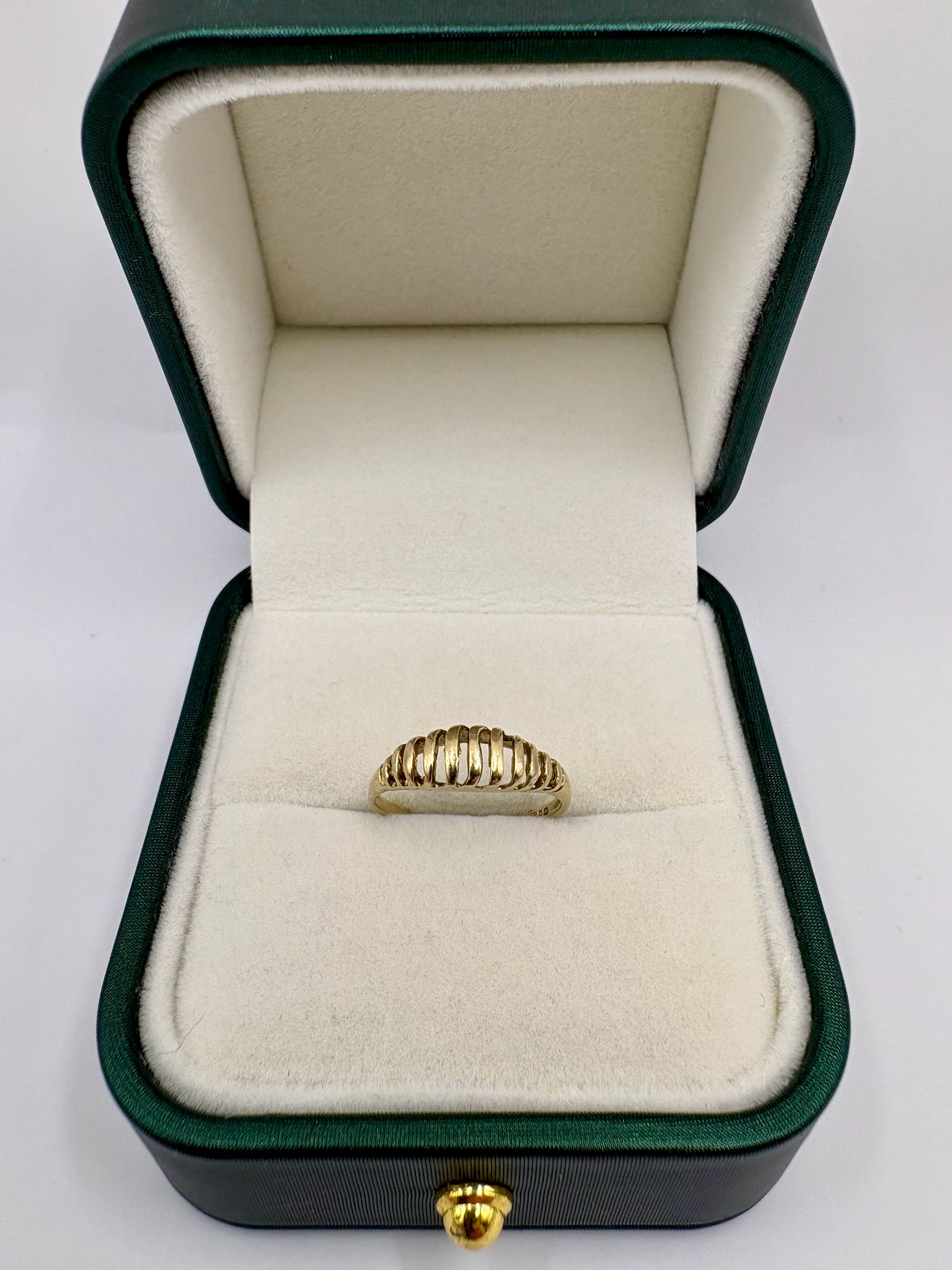 9ct gold croissant style ring