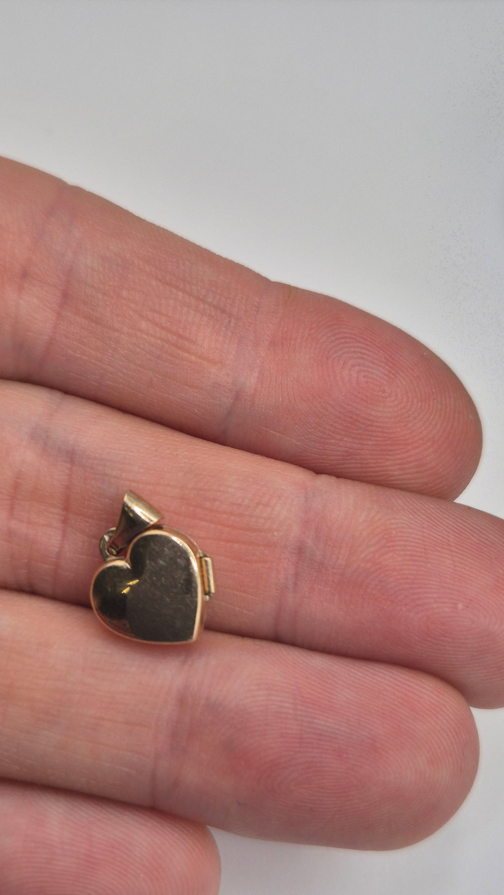 9ct gold heart locket