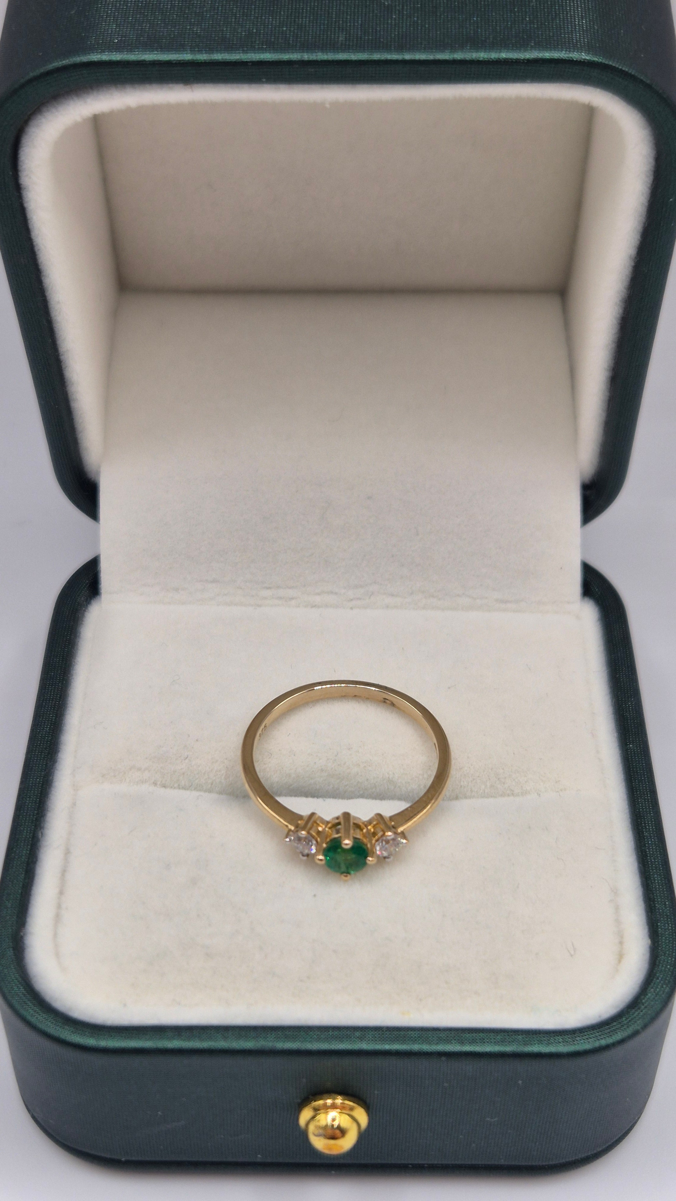 9ct gold diamond and emerald ring