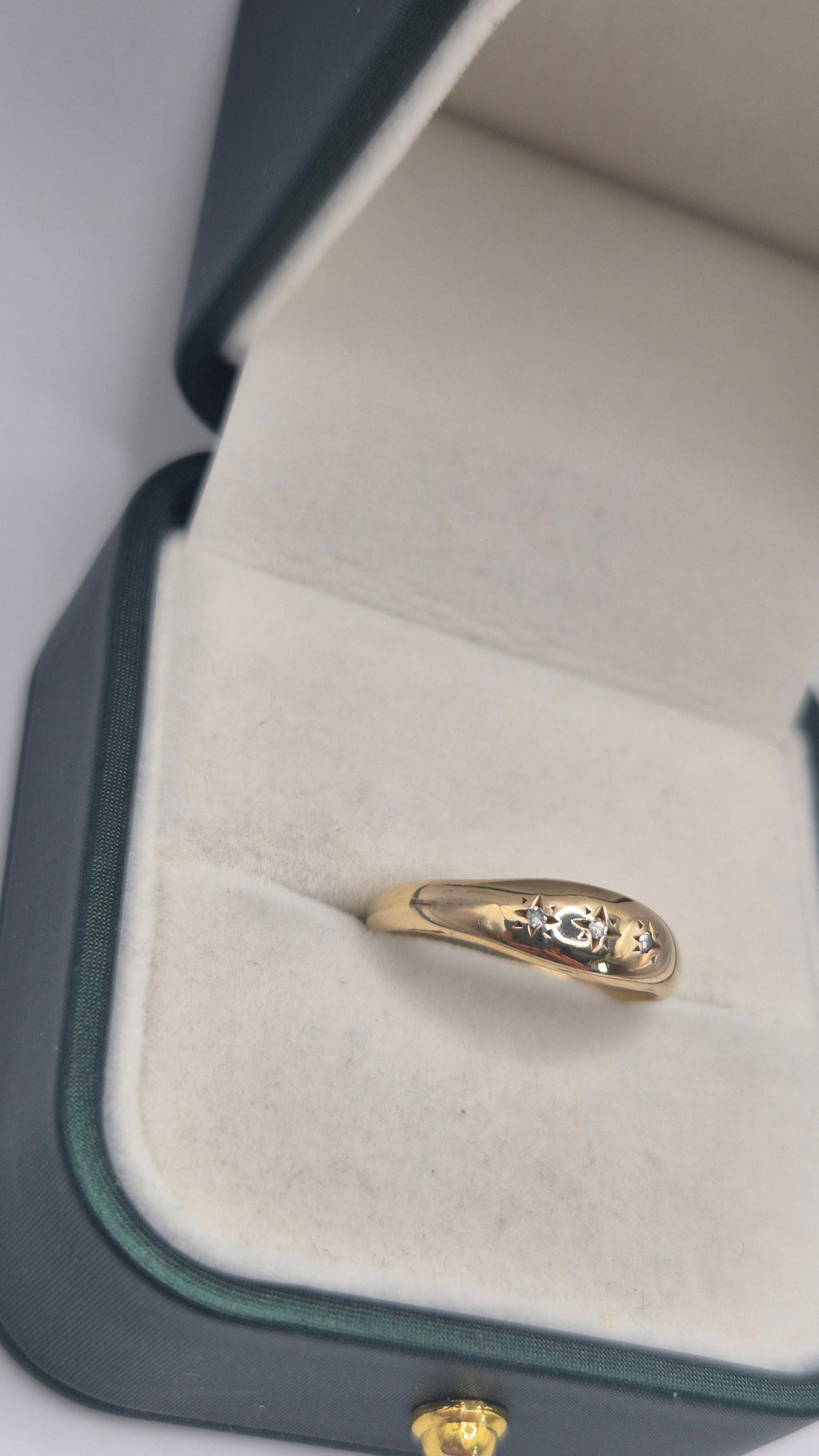 9ct gold diamond star gypsy ring
