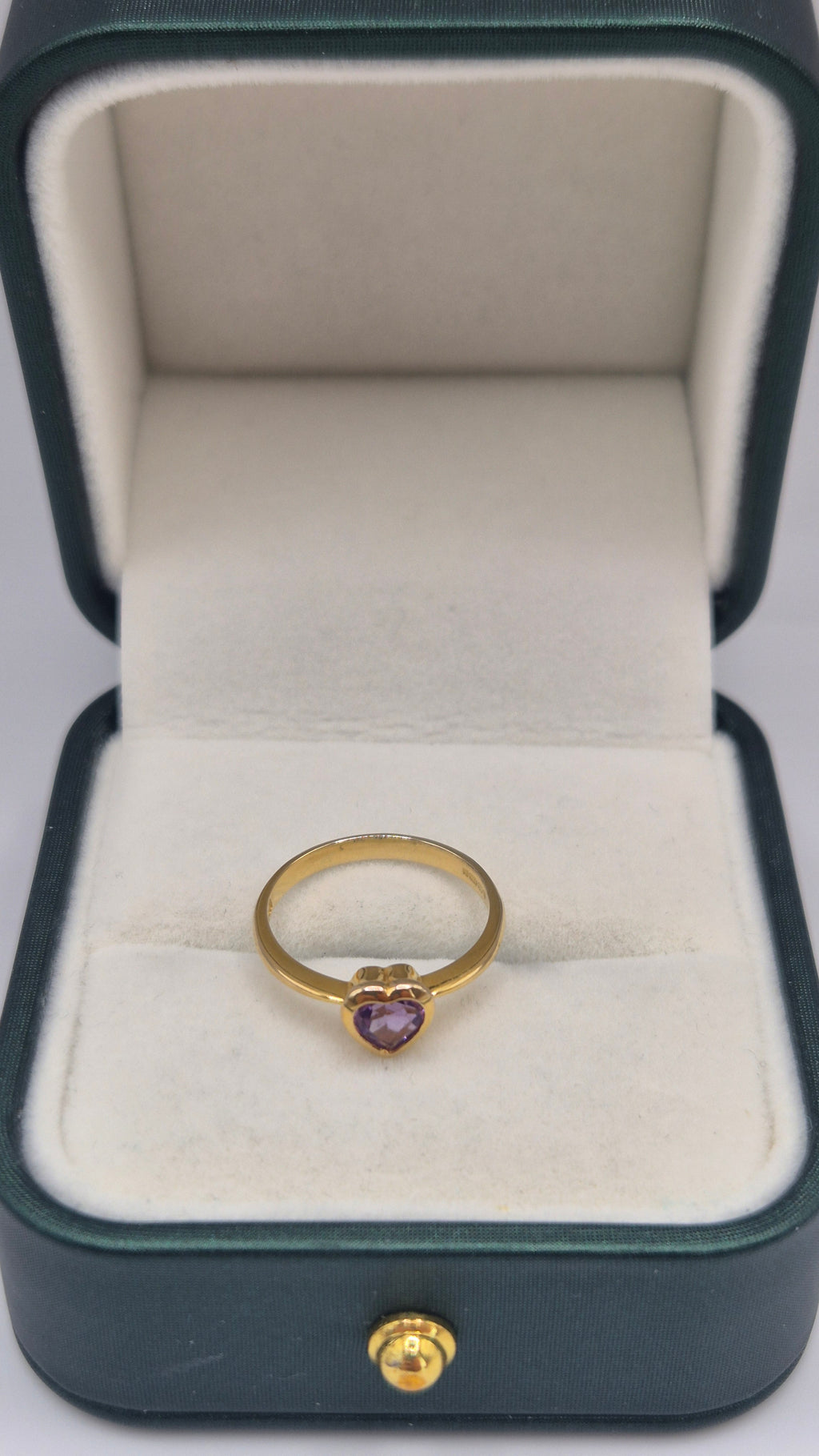 9ct gold amethyst heart ring