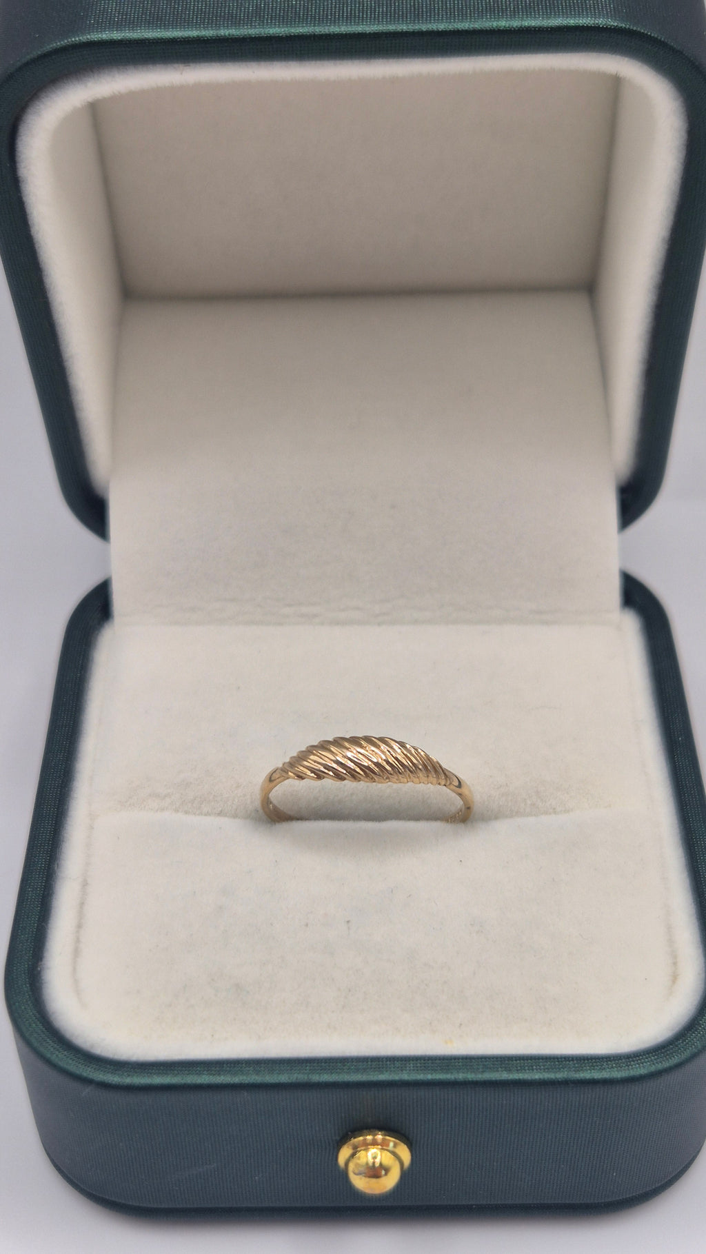 9ct gold croissant style ring