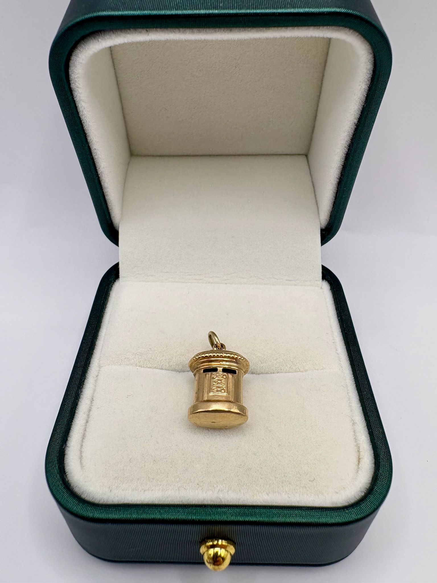 9ct gold post box charm