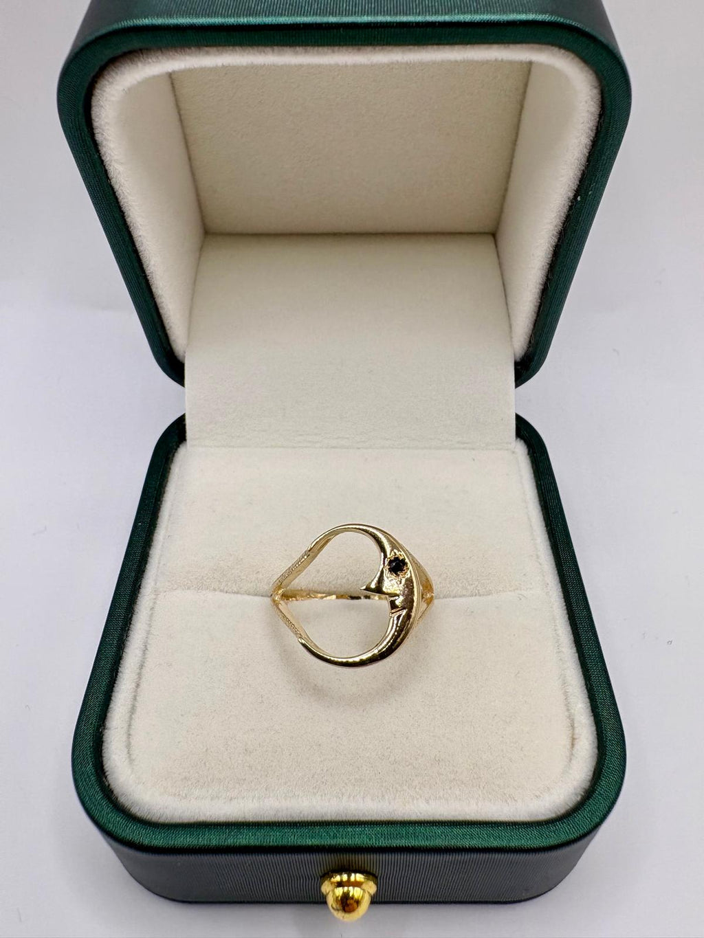 9ct gold sapphire moon ring (M)