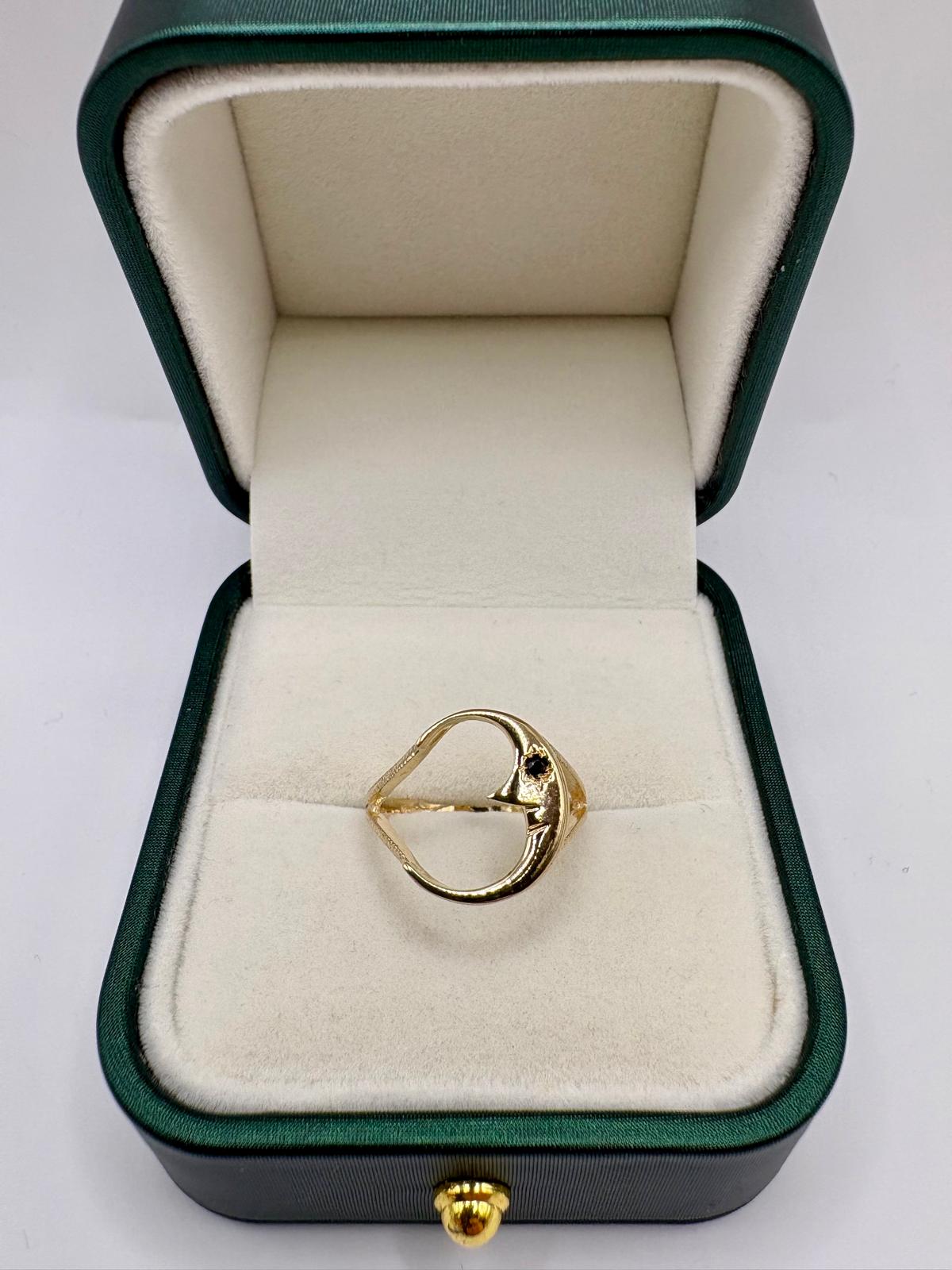 9ct gold sapphire moon ring (M)
