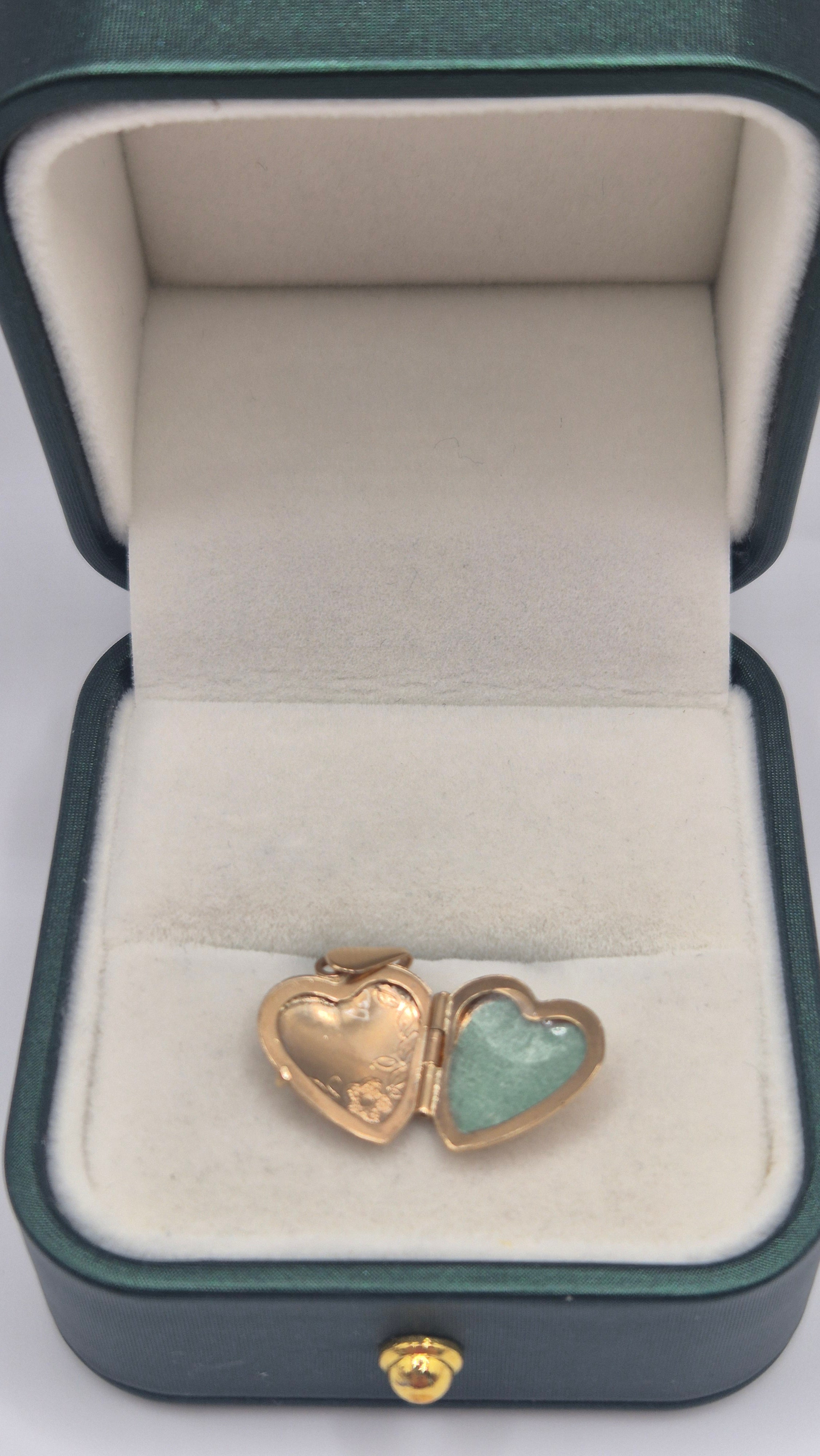 9ct gold floral heart locket