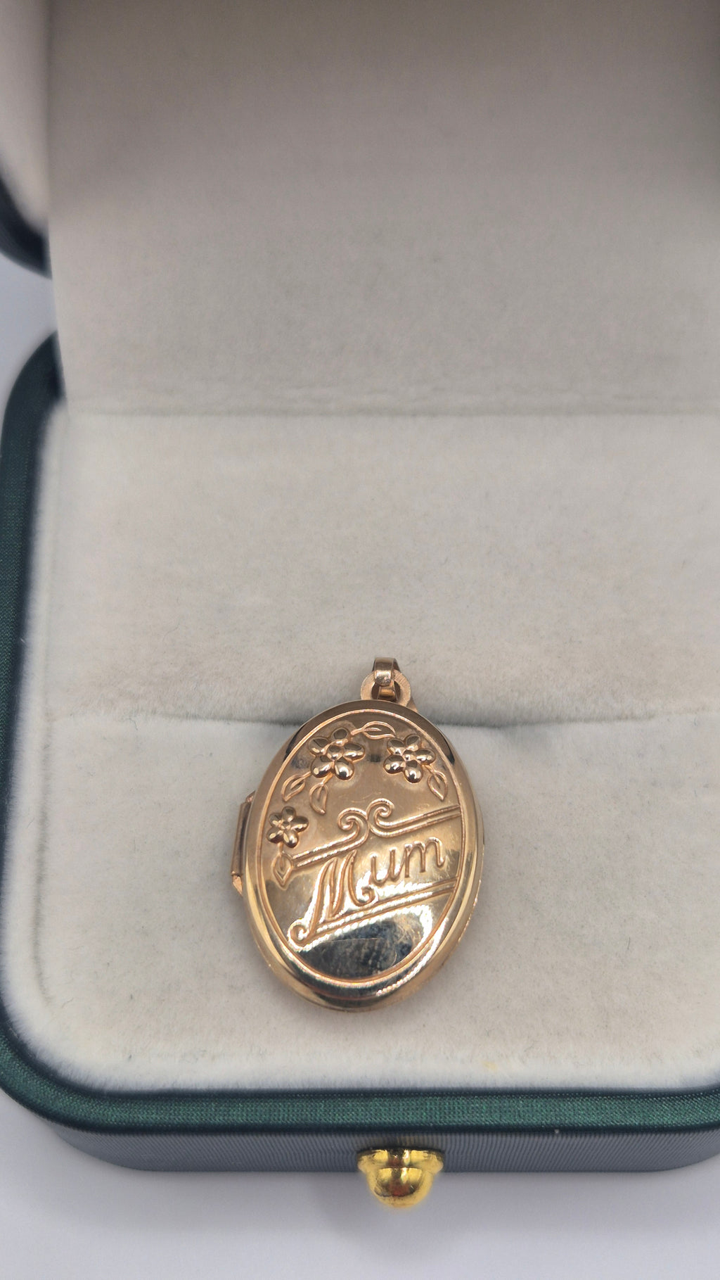 9ct gold floral mum locket