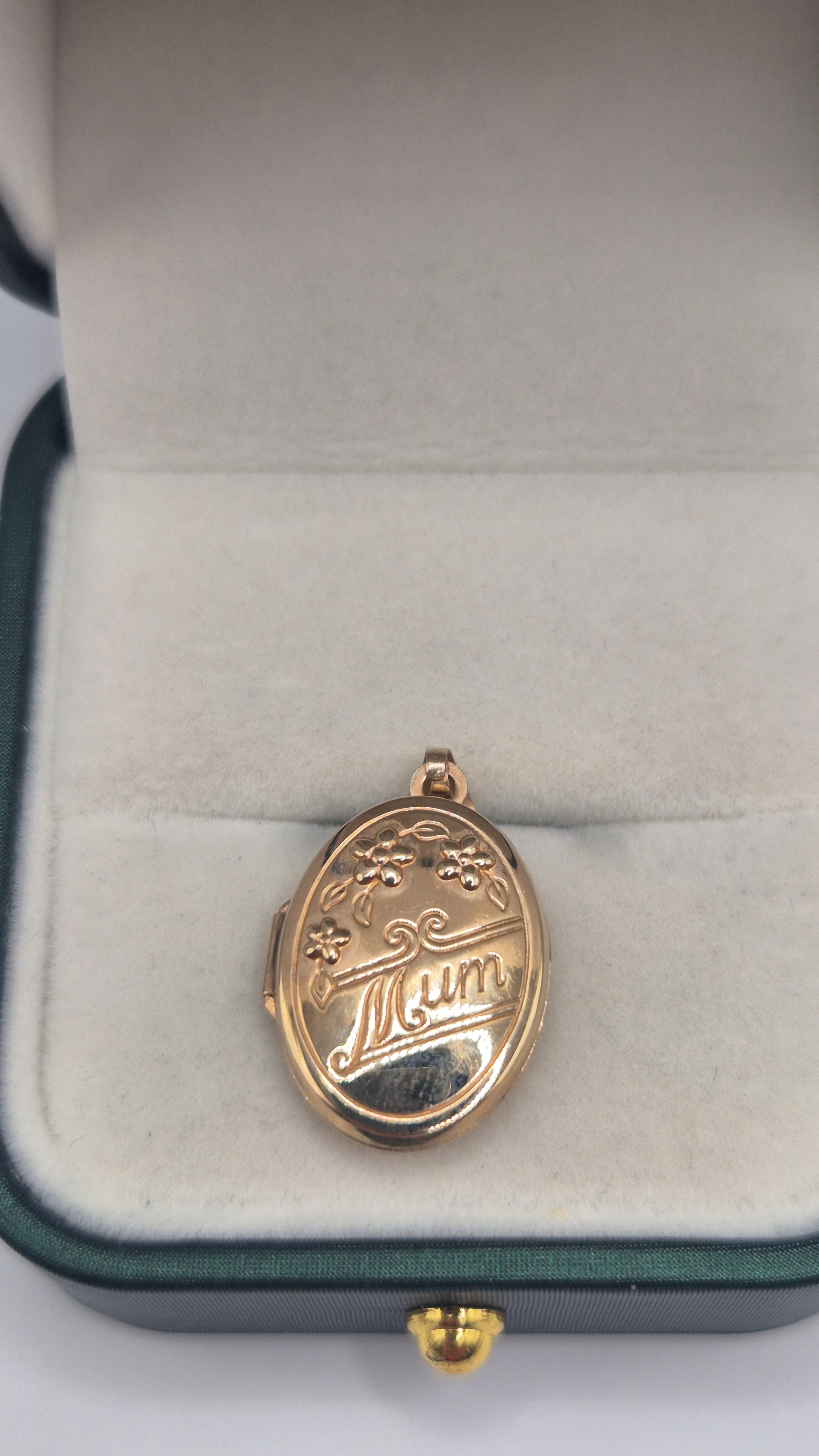 9ct gold floral mum locket