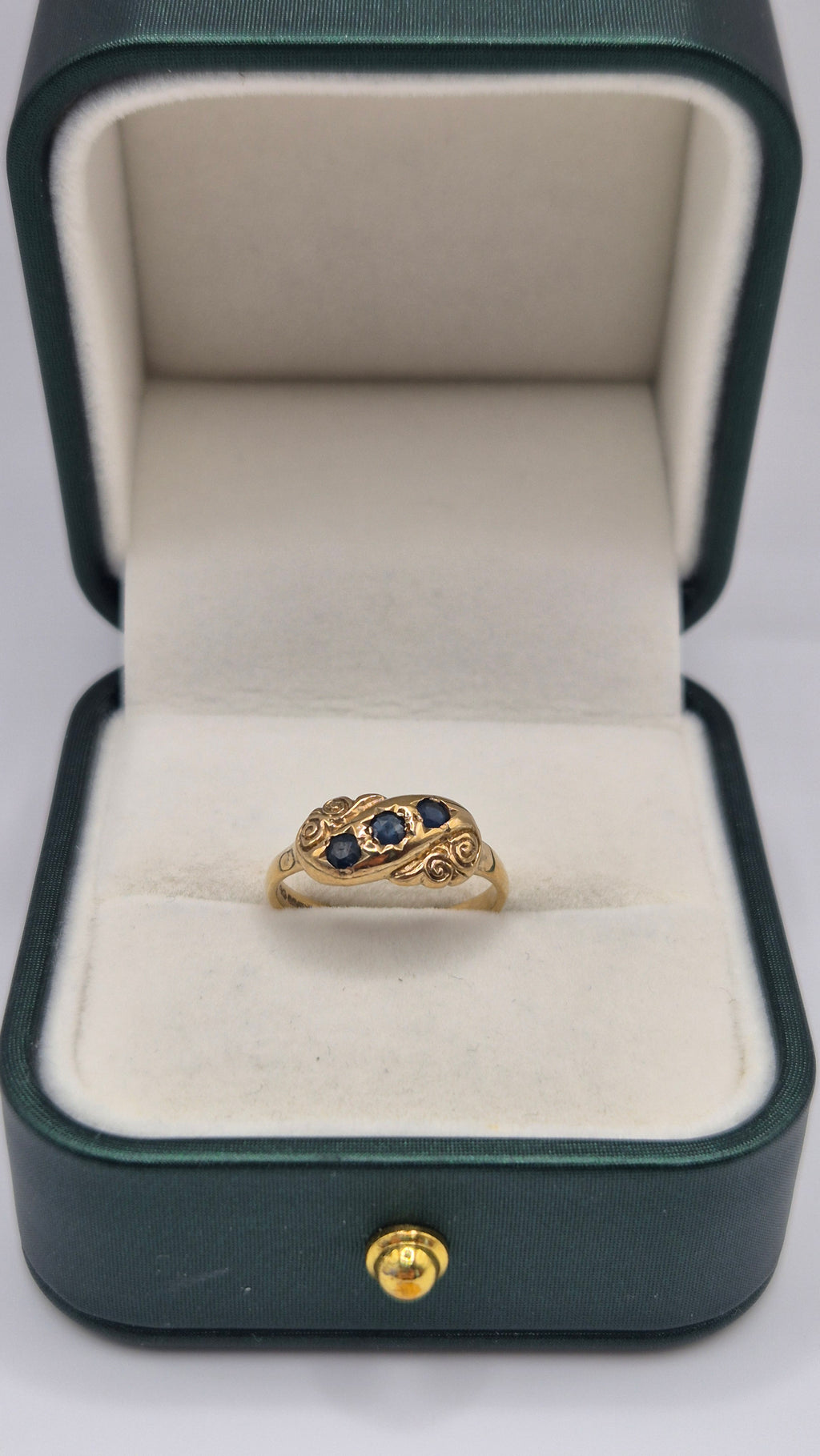 9ct gold spinel star gypsy ring