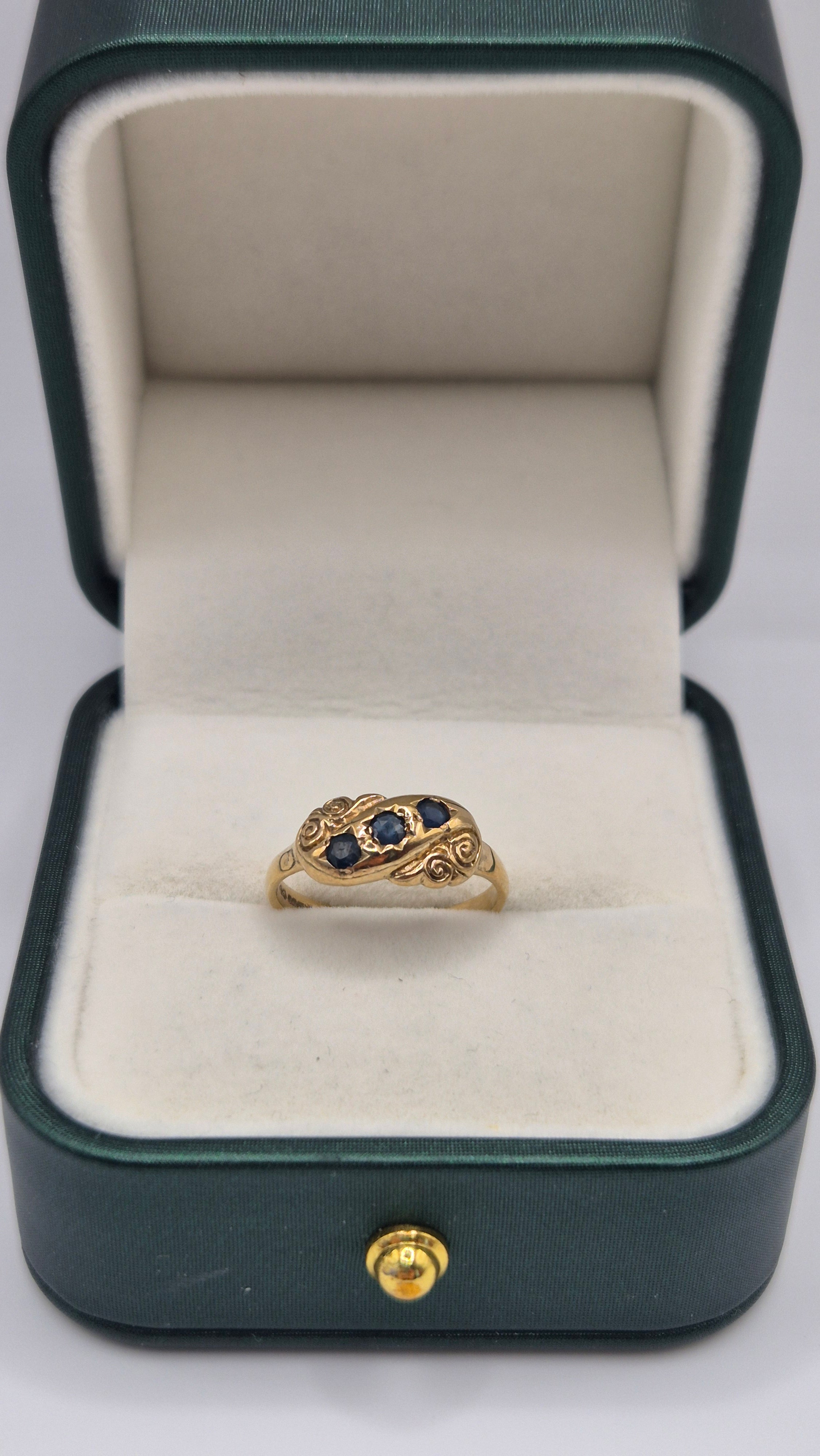 9ct gold spinel star gypsy ring