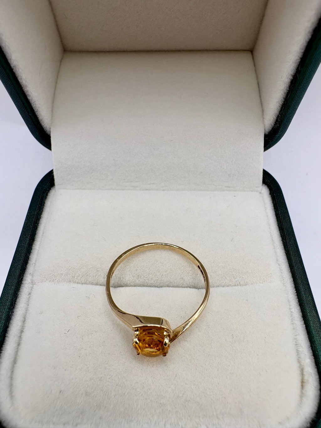 9ct gold quartz ring
