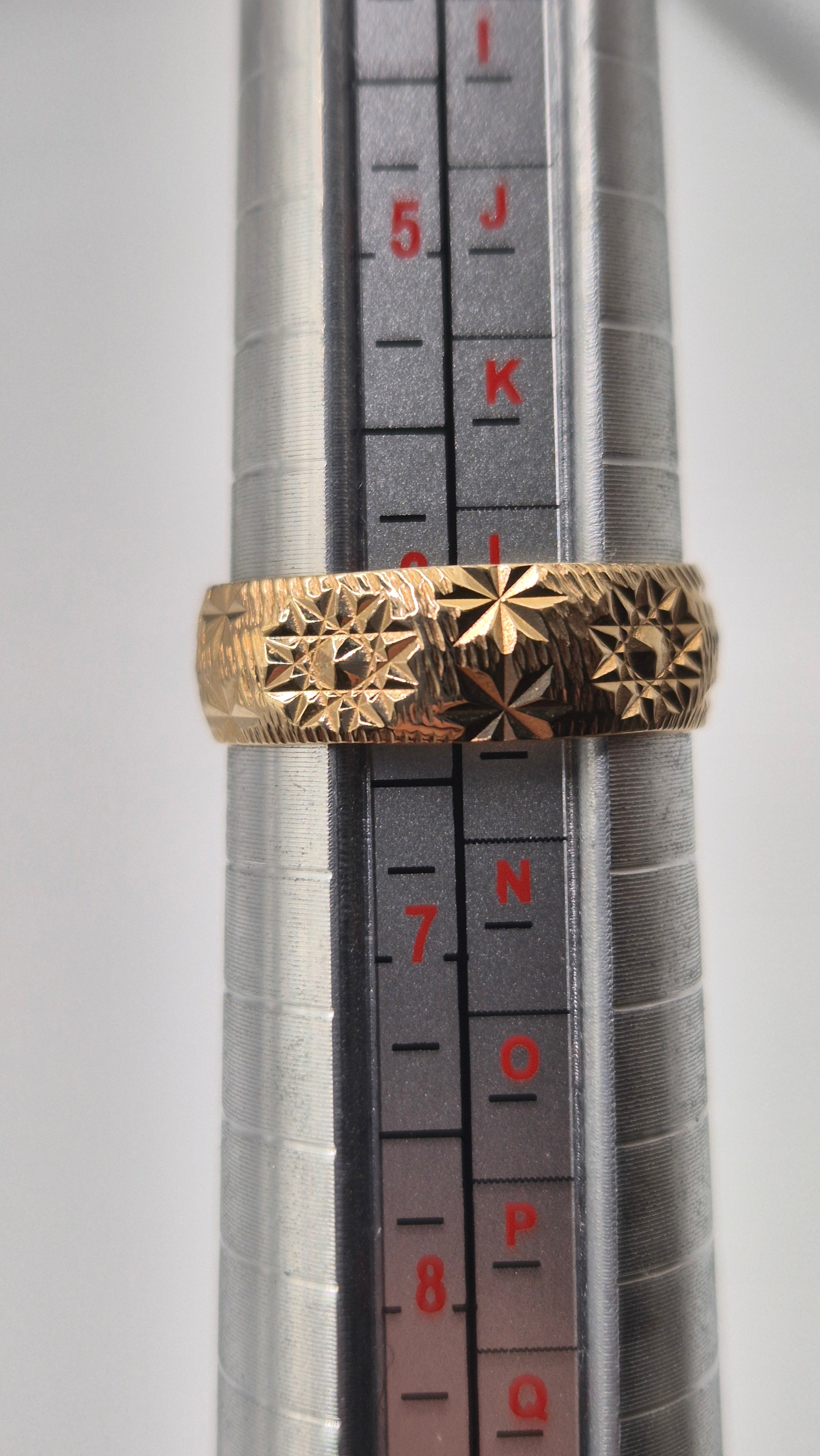 9ct gold patterned band ring