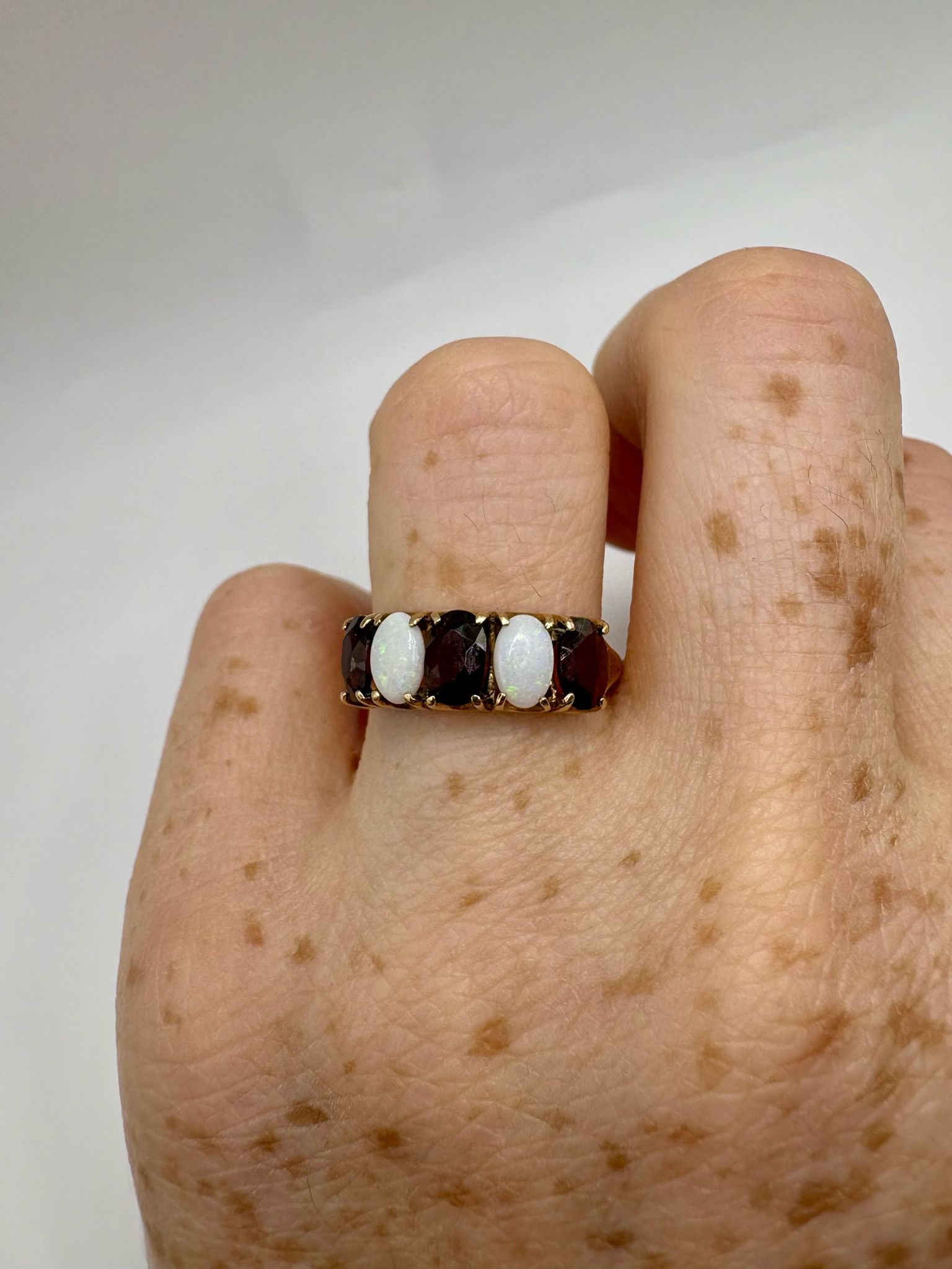 9ct gold garnet and opal ring