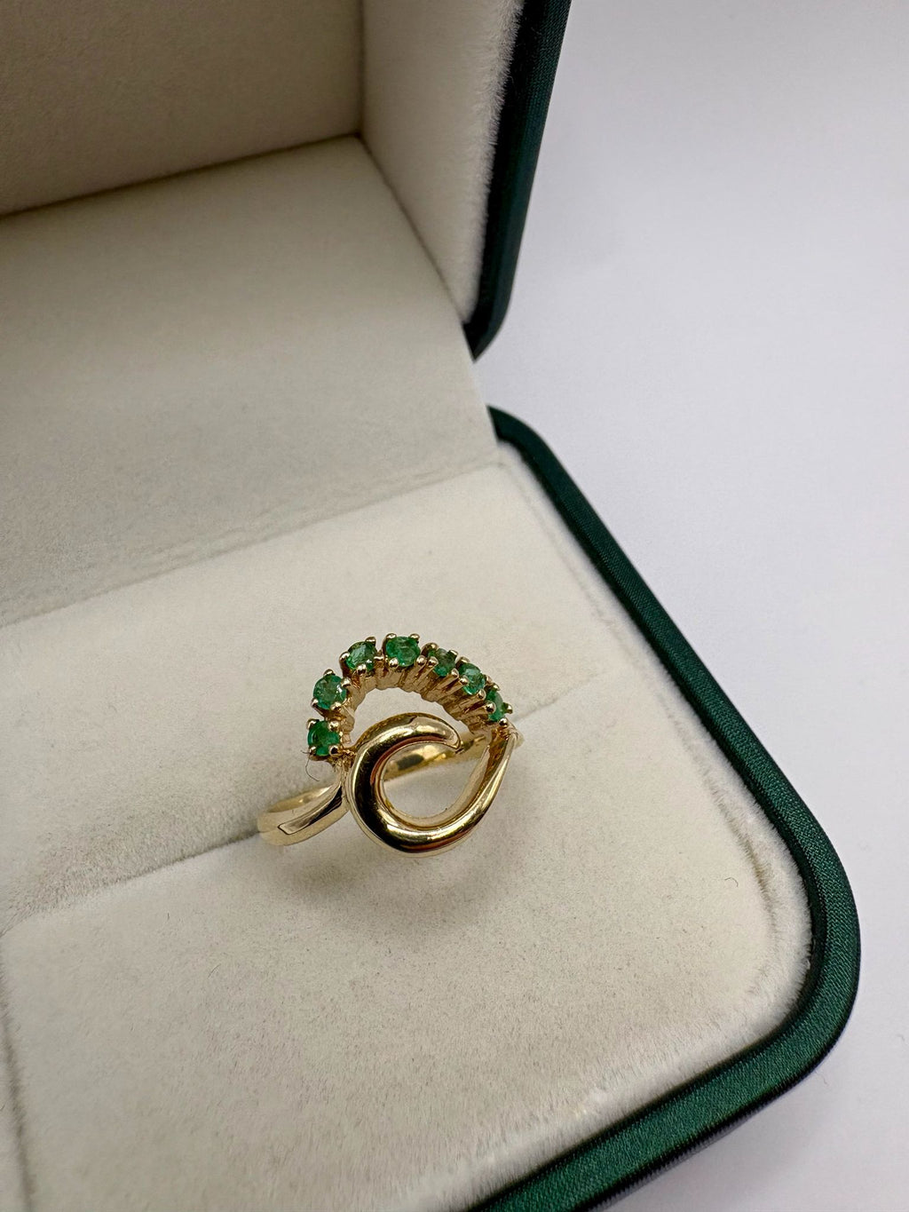 9ct gold emerald dress ring