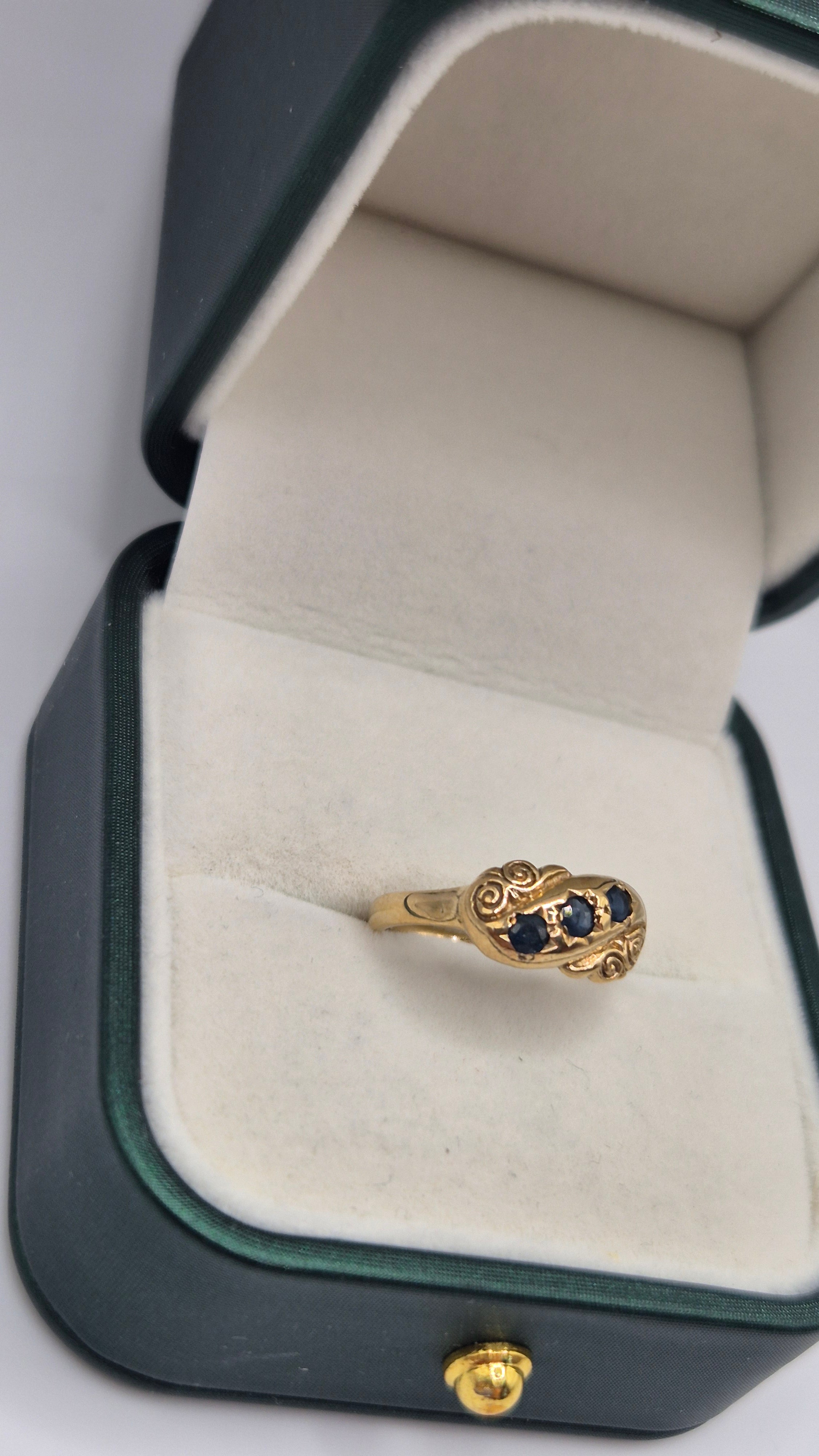 9ct gold spinel star gypsy ring