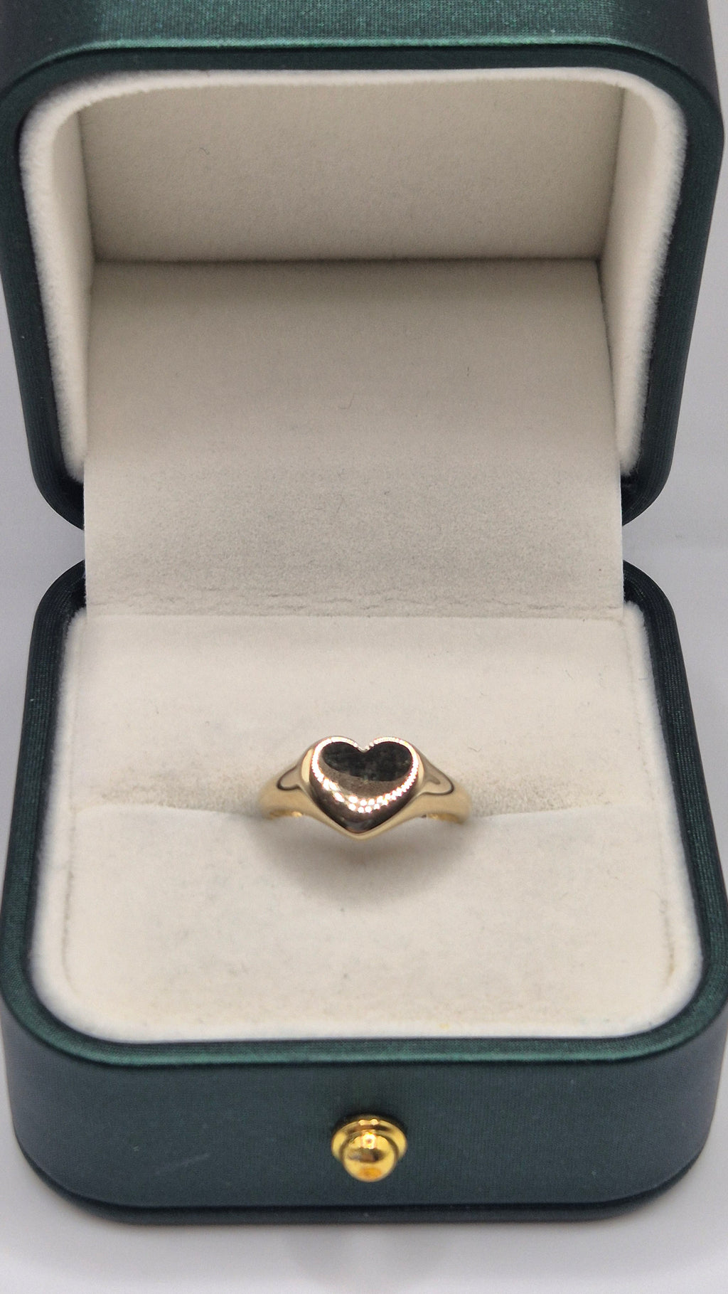 9ct gold heart signet ring