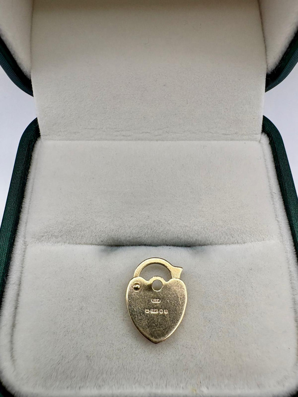9ct gold padlock (1)