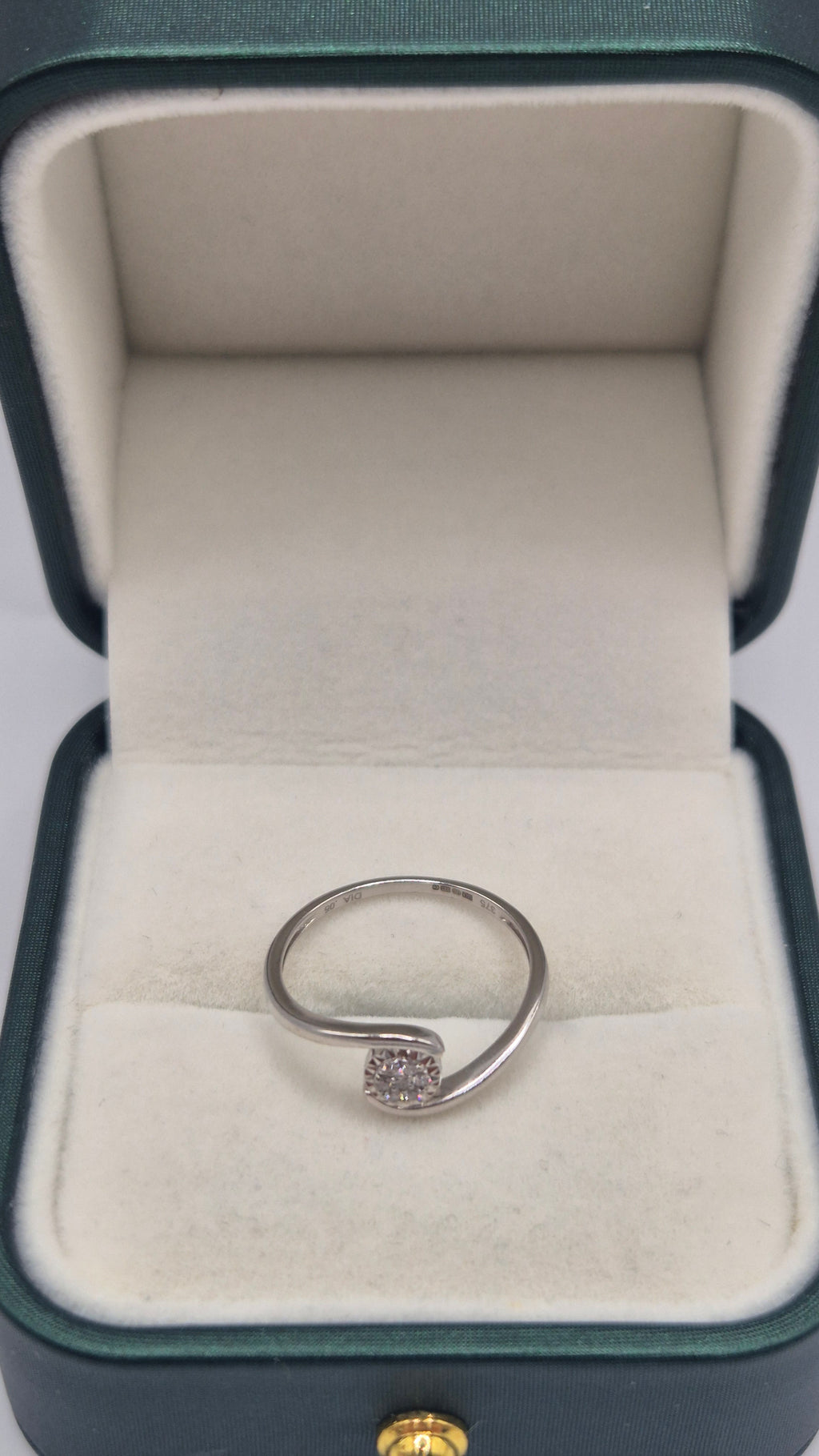9ct white gold diamond cluster ring