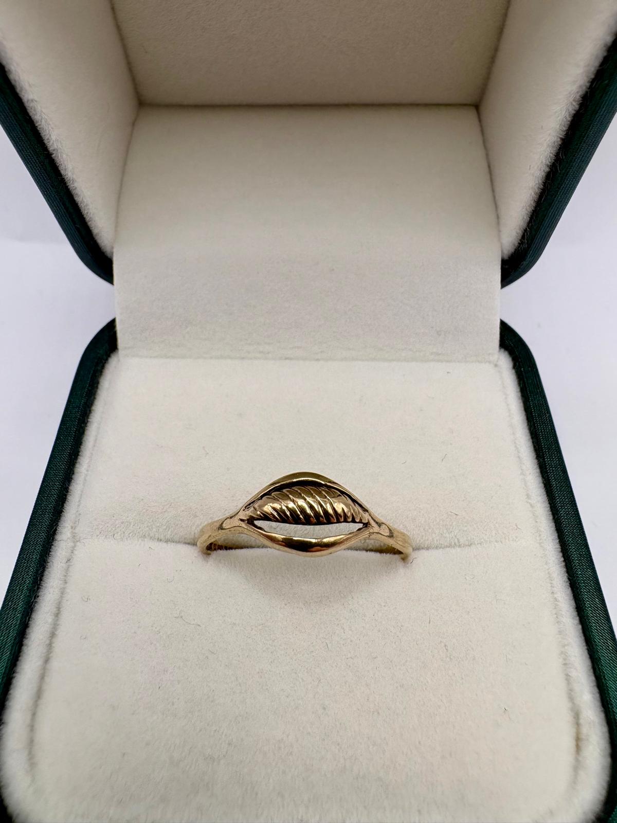 9ct gold croissant Style ring