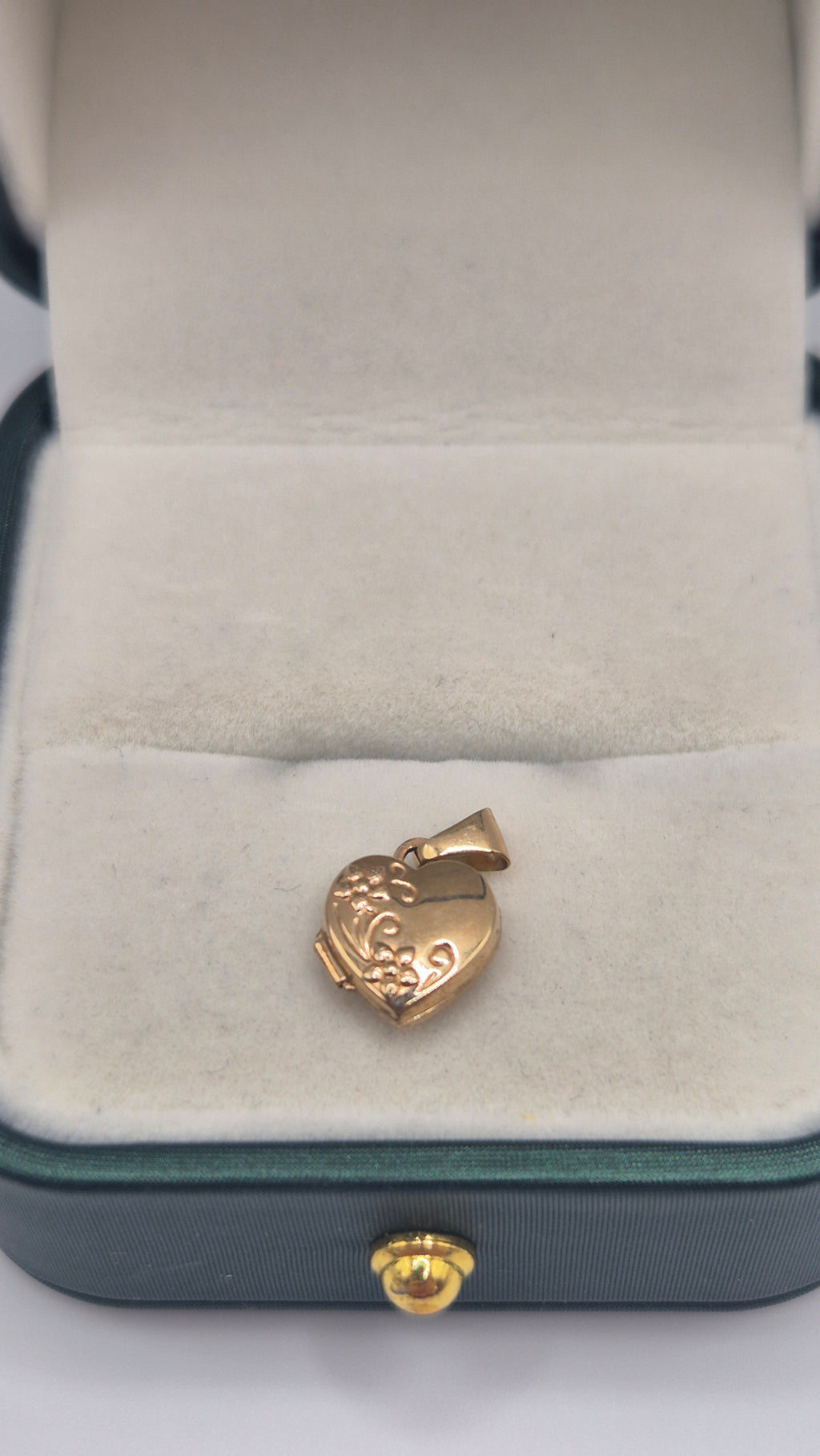 9ct gold heart locket