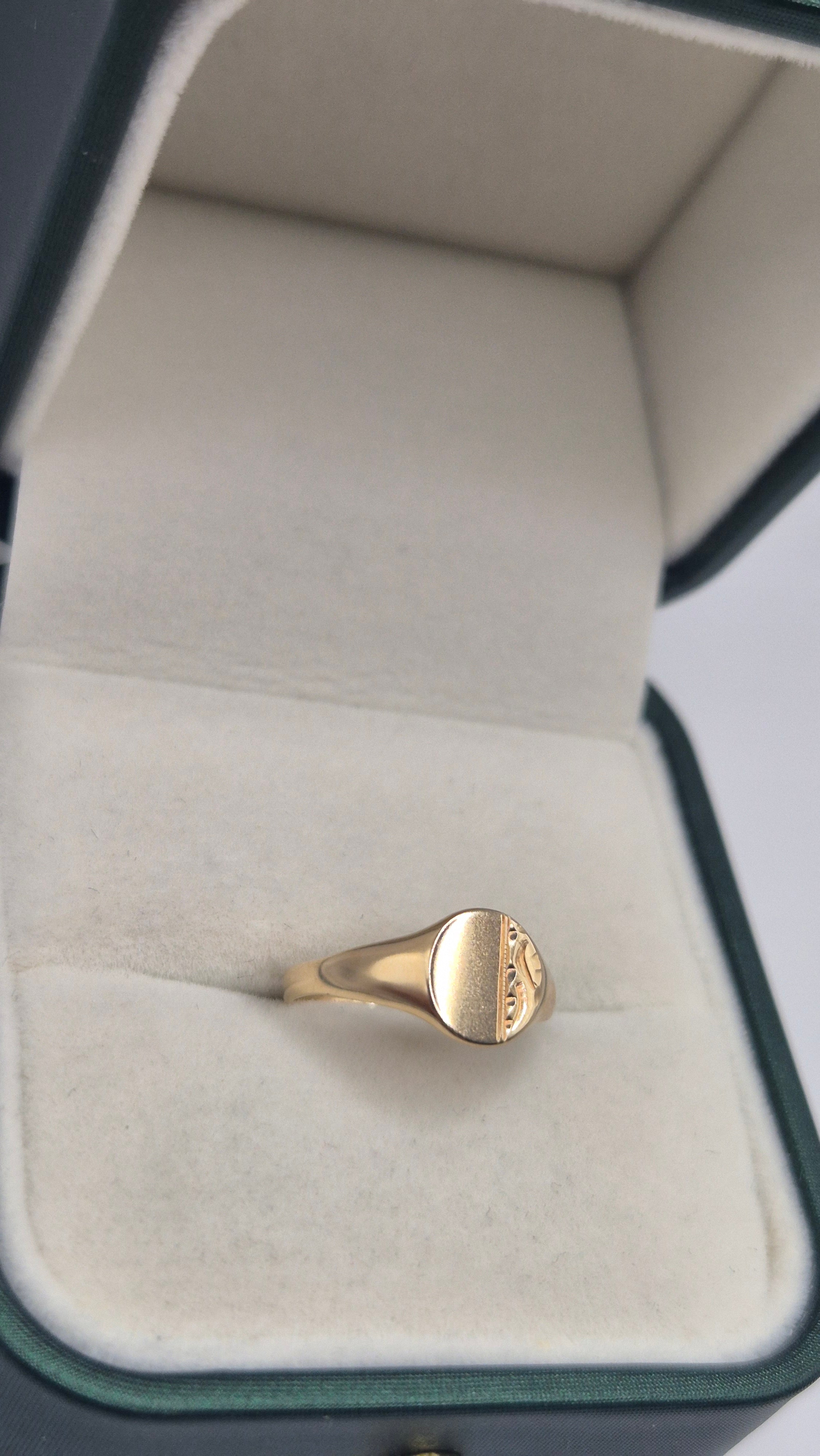 9ct gold signet ring