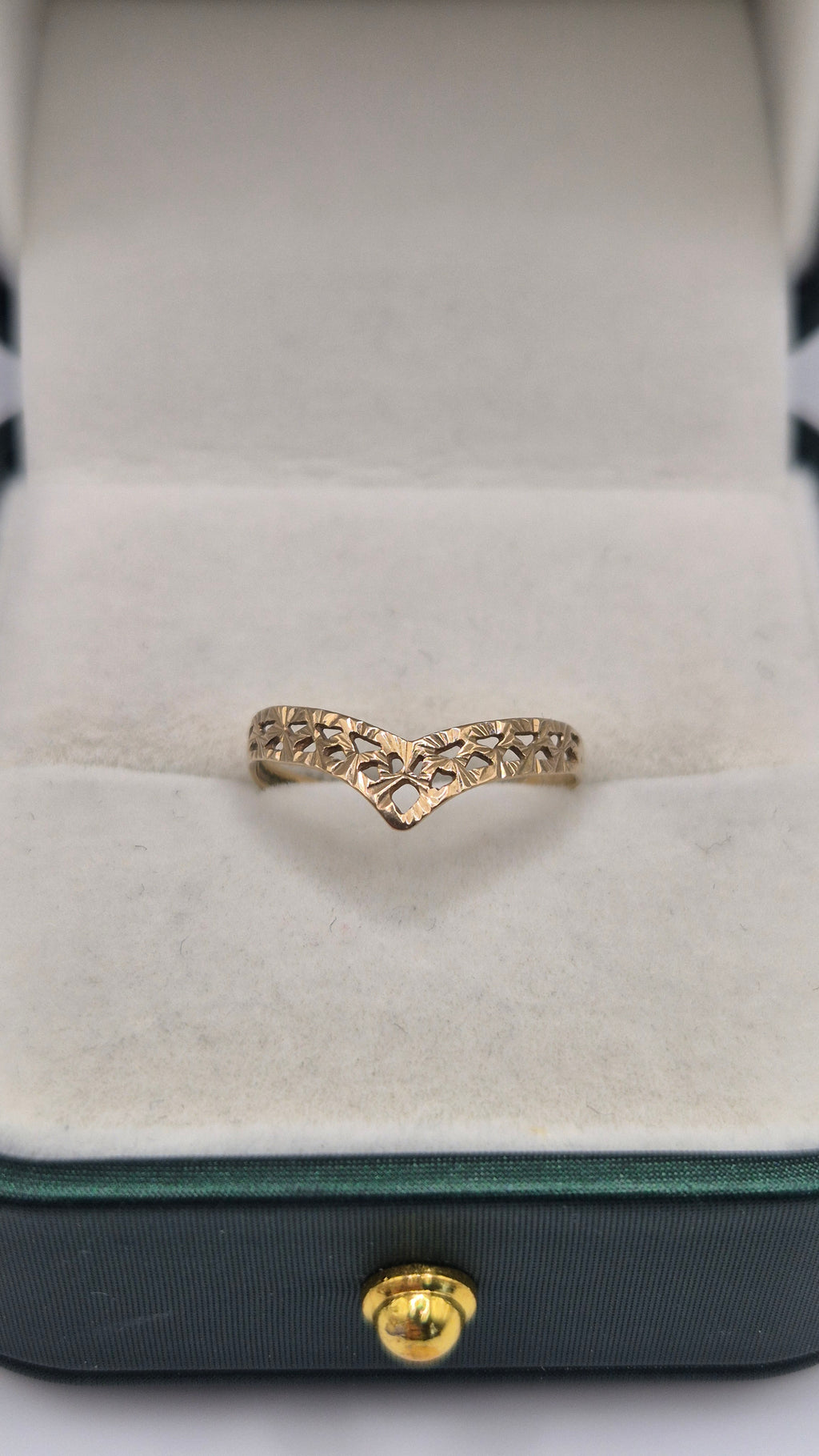 9ct gold patterned wishbone ring