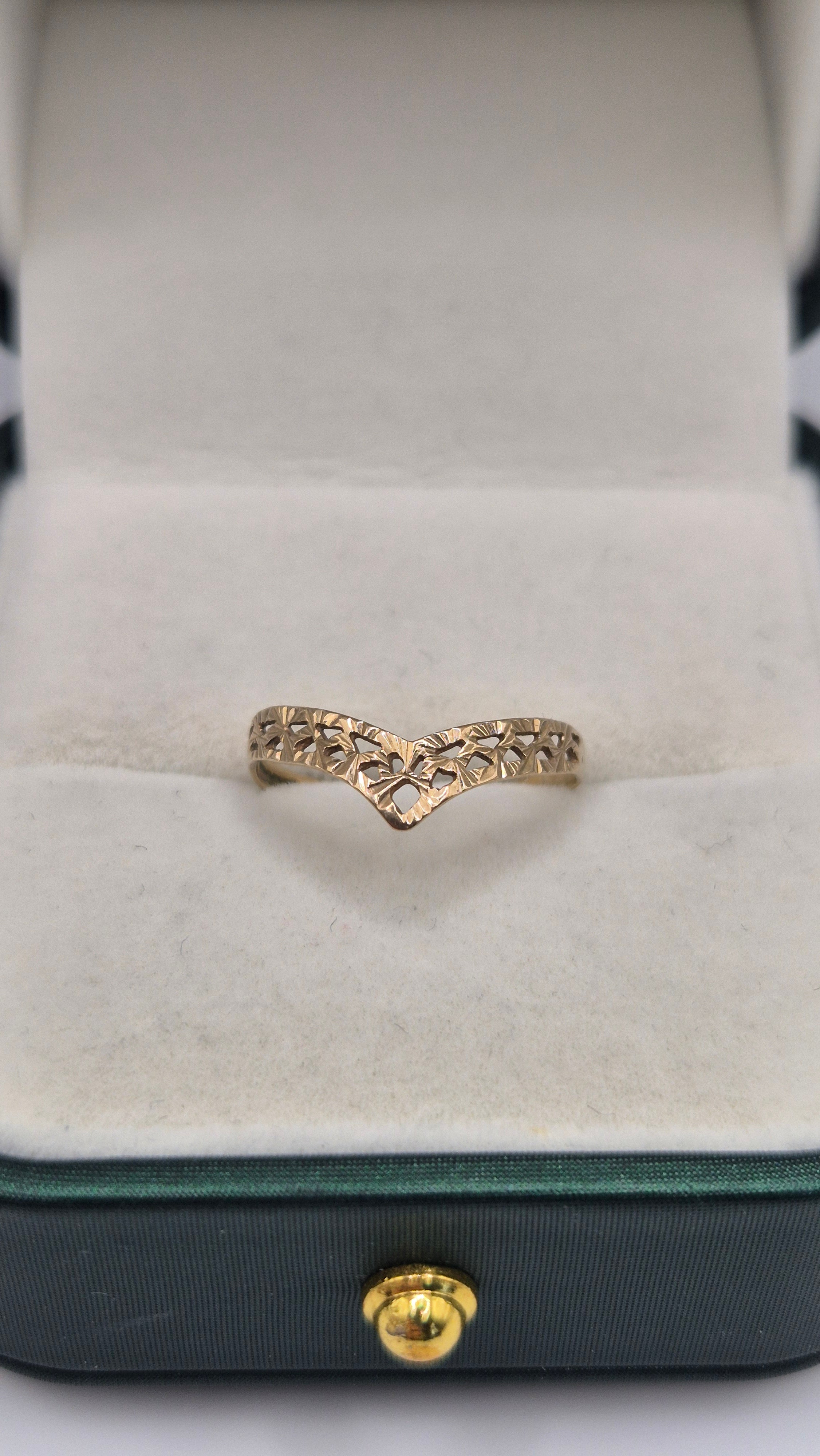 9ct gold patterned wishbone ring
