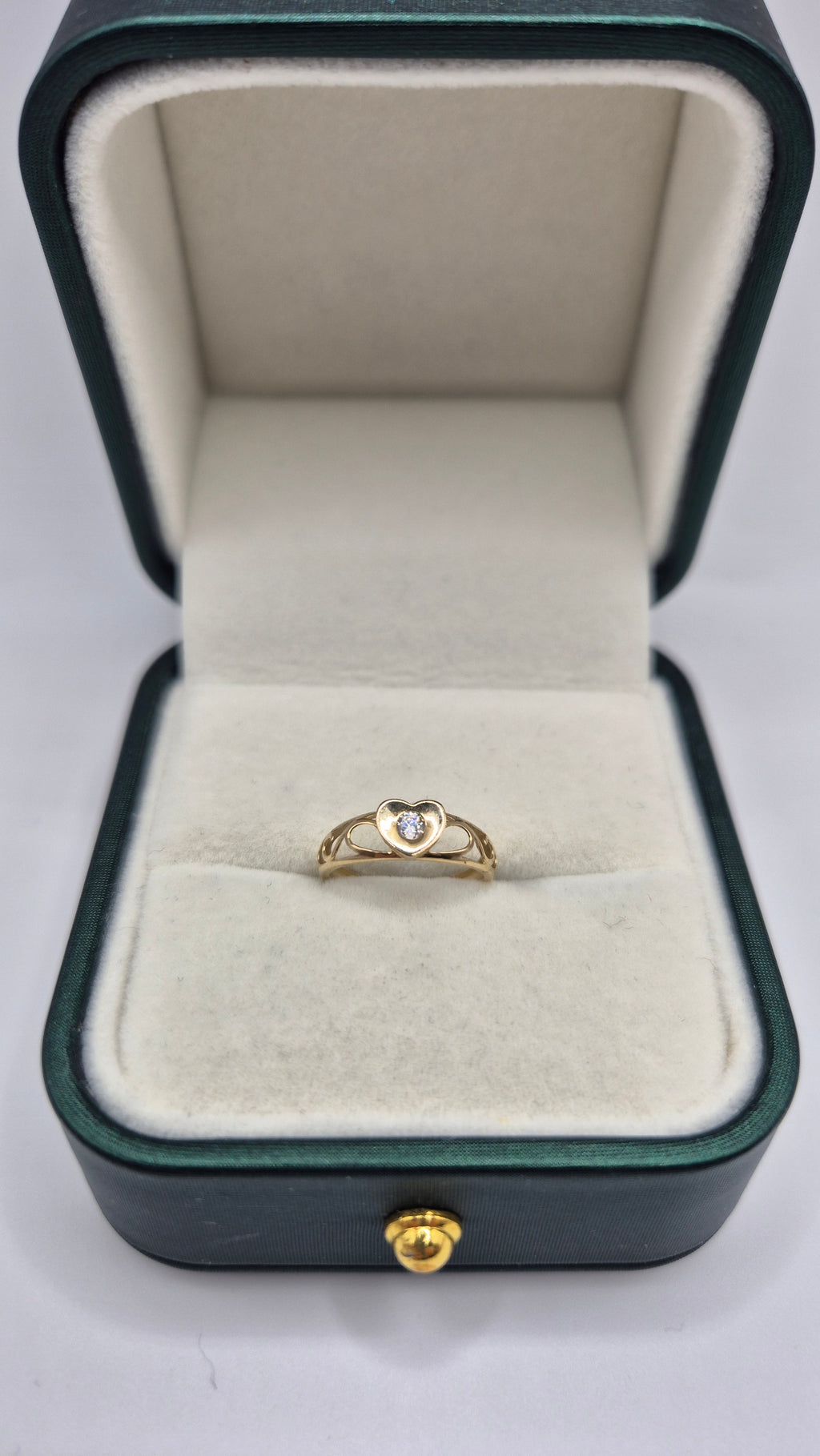 9ct gold cz heart signet ring