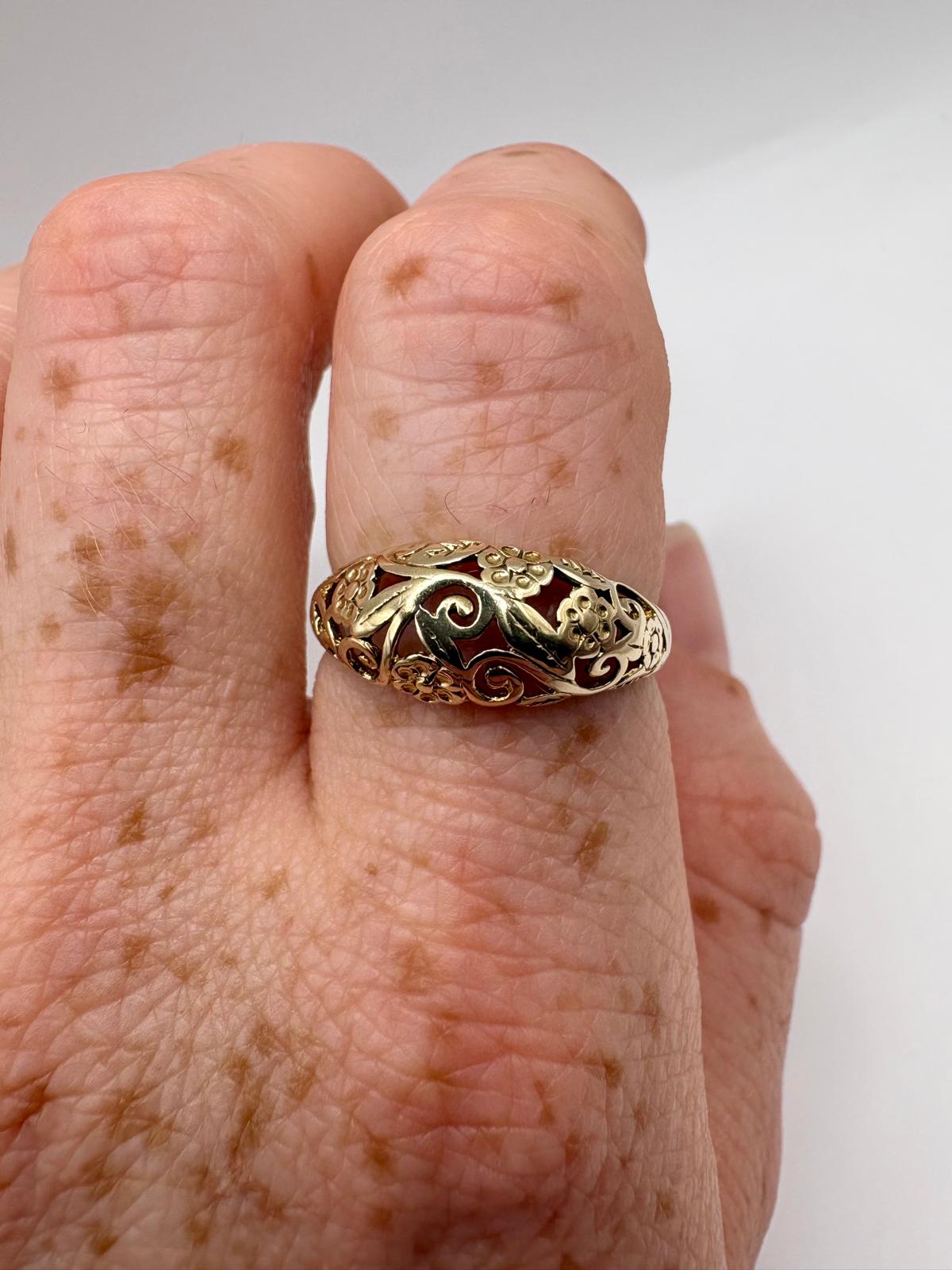 9ct gold patterned ring
