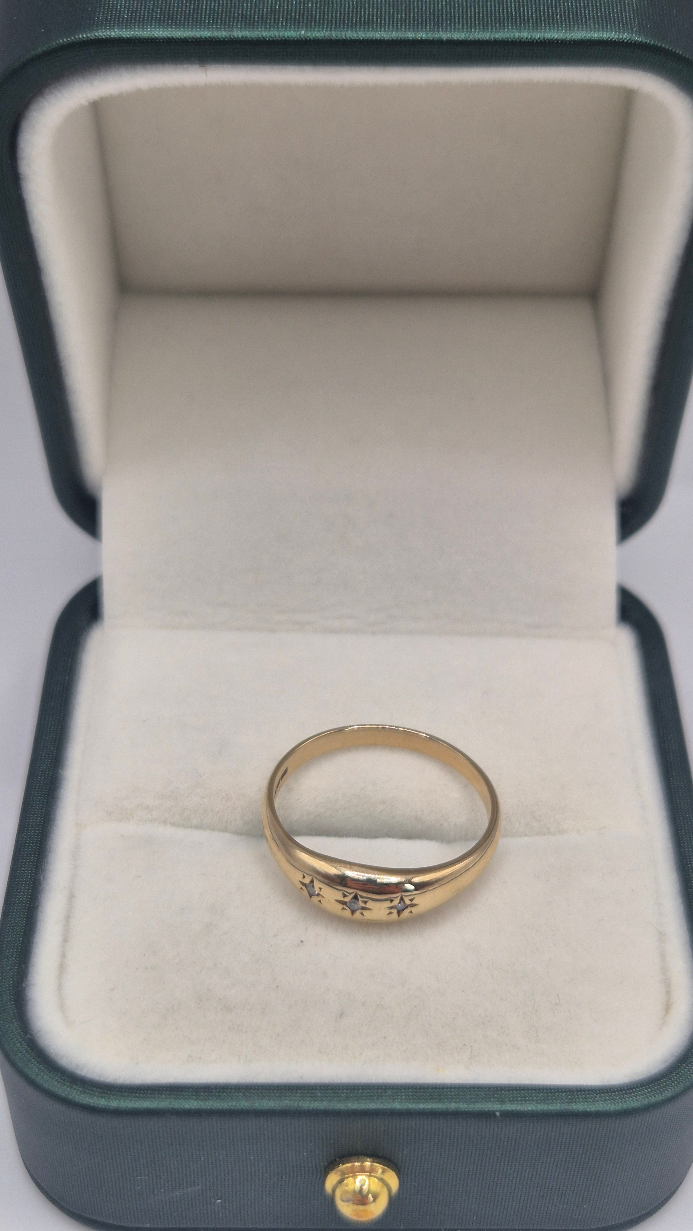 9ct gold diamond star gypsy ring