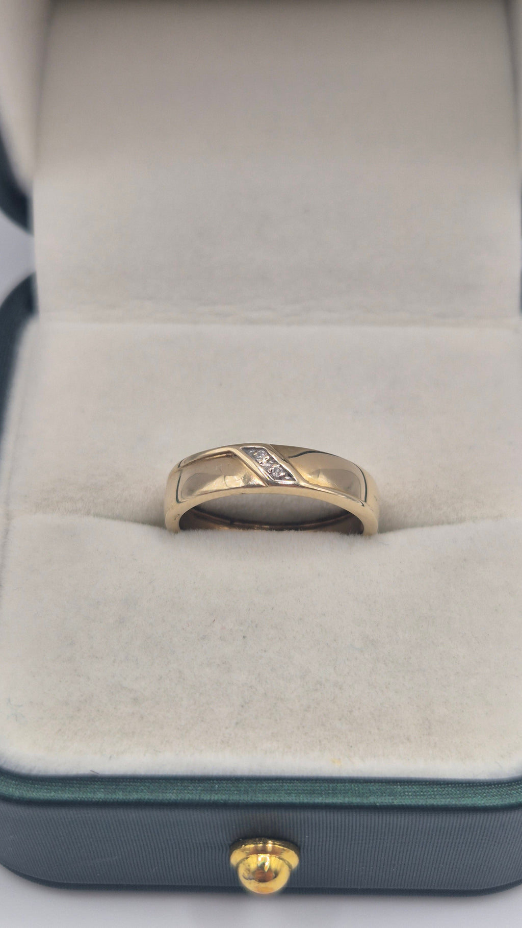 9ct gold diamond ring