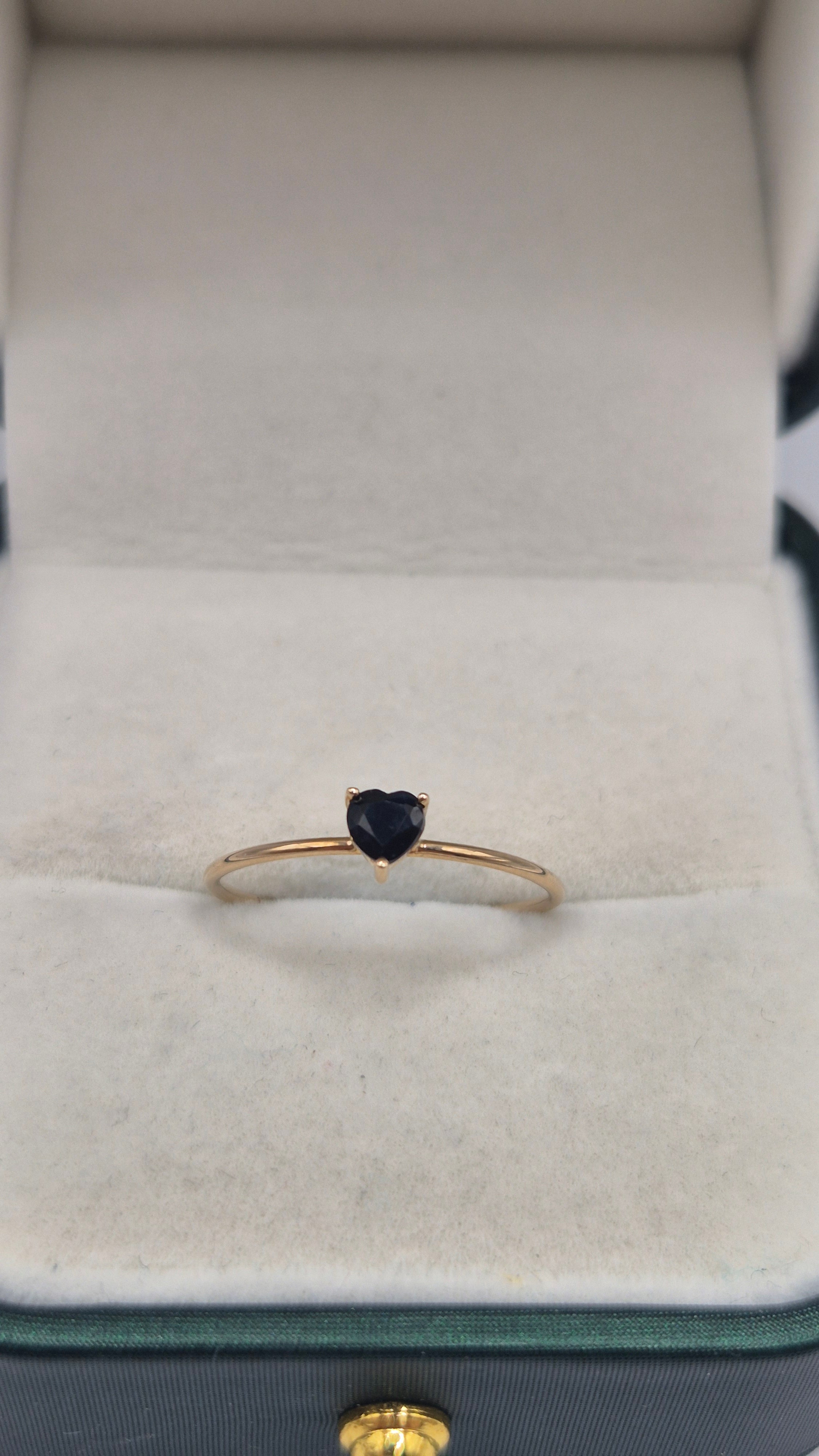 9ct gold sapphire heart ring