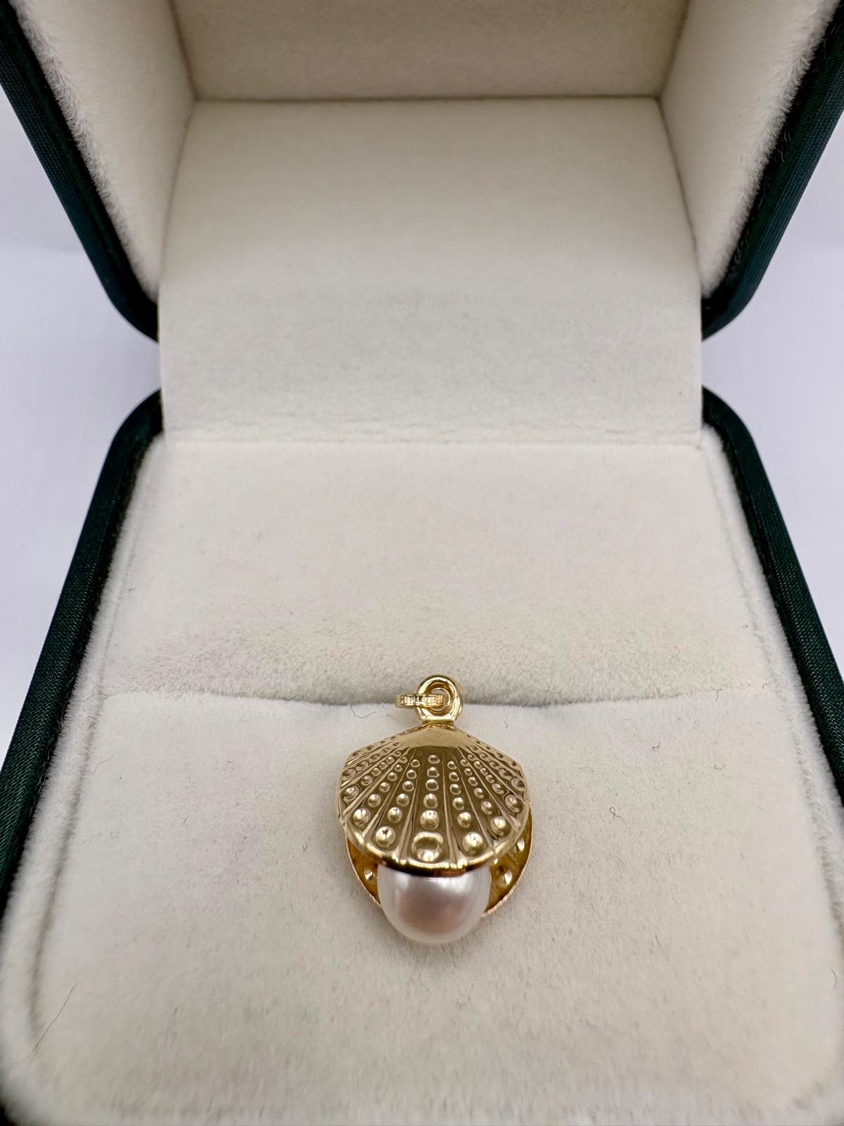 9ct gold oyster pearl charm