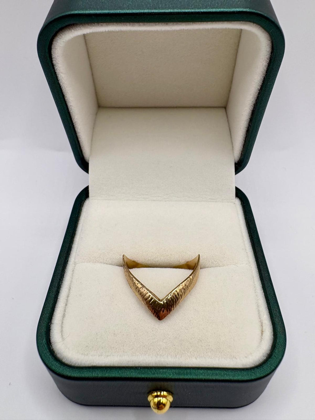9ct gold patterned double wishbone ring