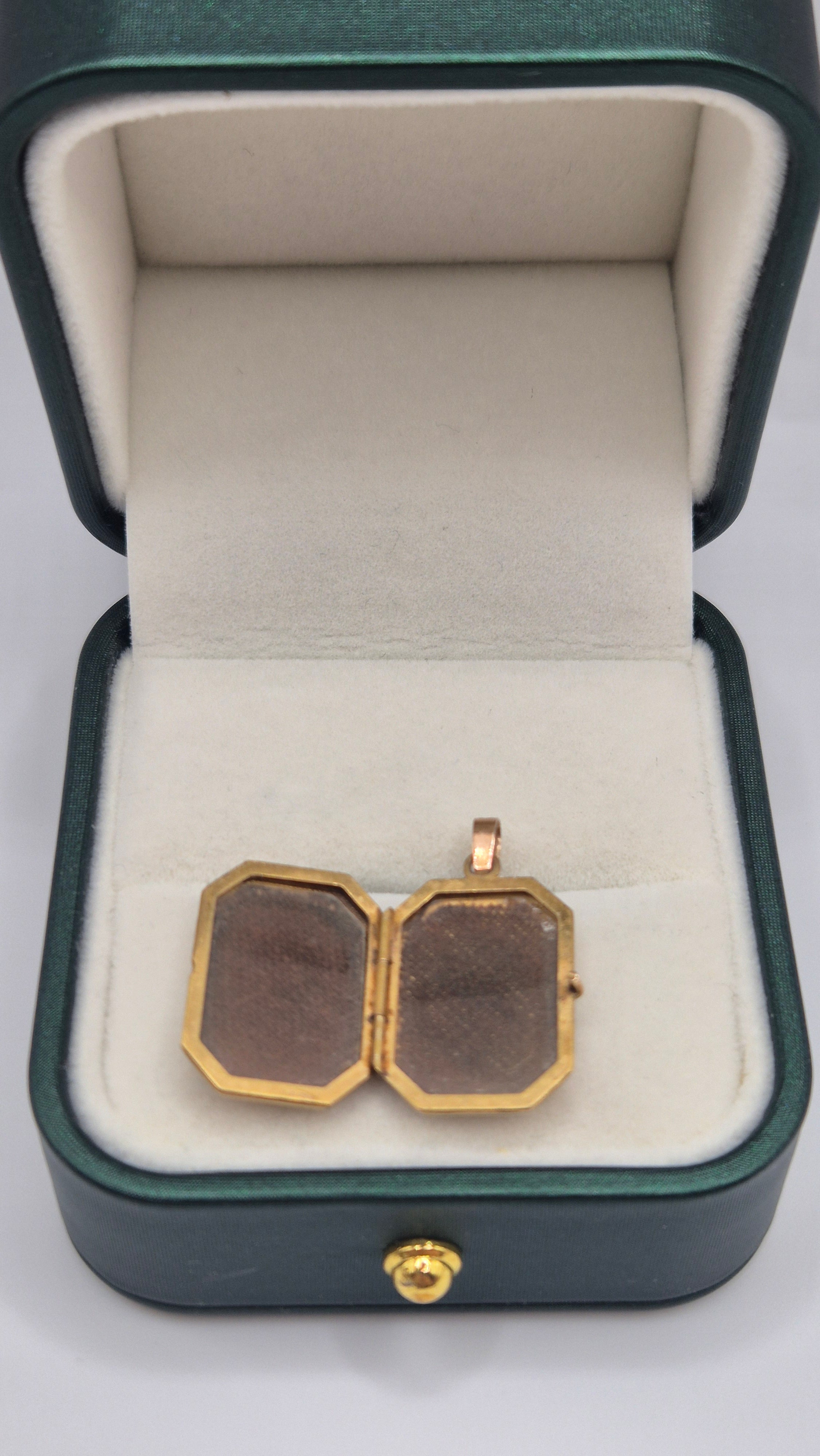 9ct gold flower locket pendant