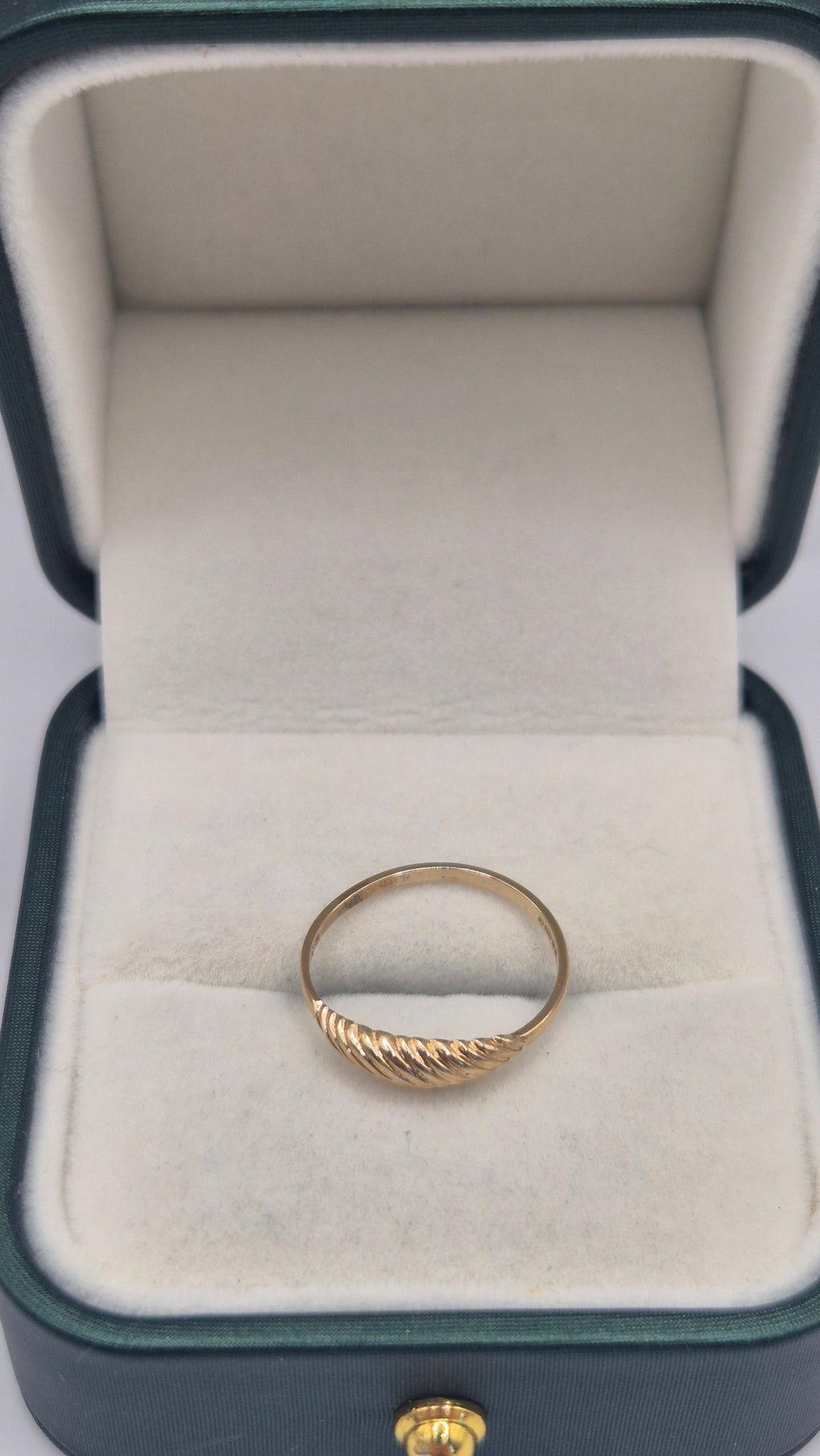 9ct gold croissant style ring