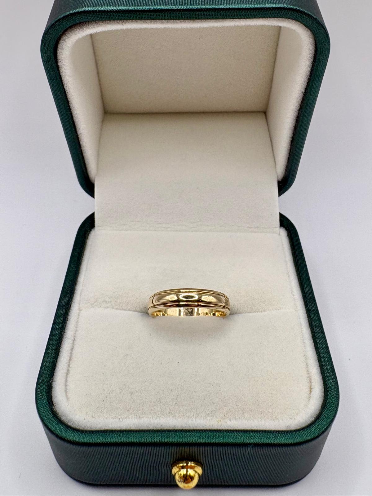 9ct gold patterned band ring