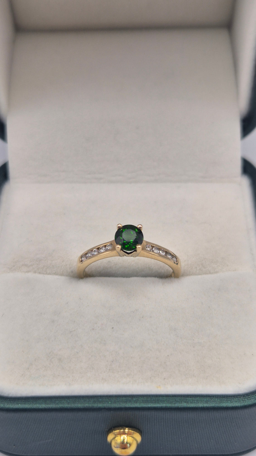 9ct gold diopside and zircon ring