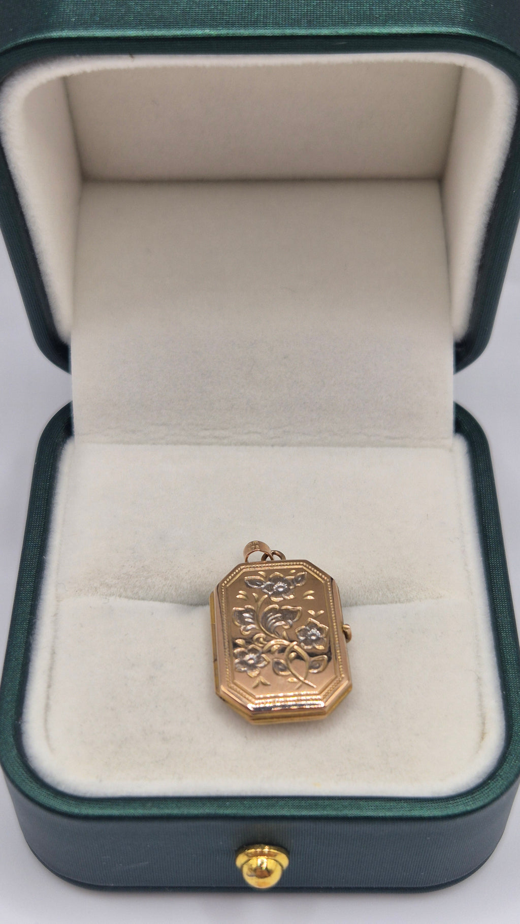 9ct gold flower locket pendant