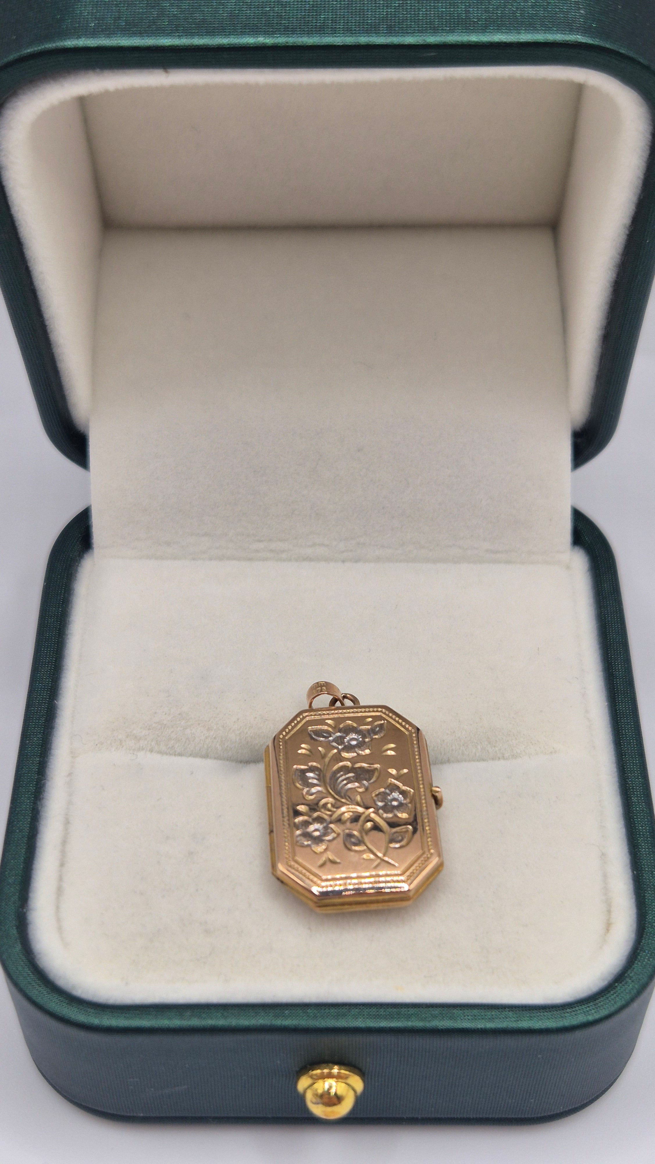 9ct gold flower locket pendant